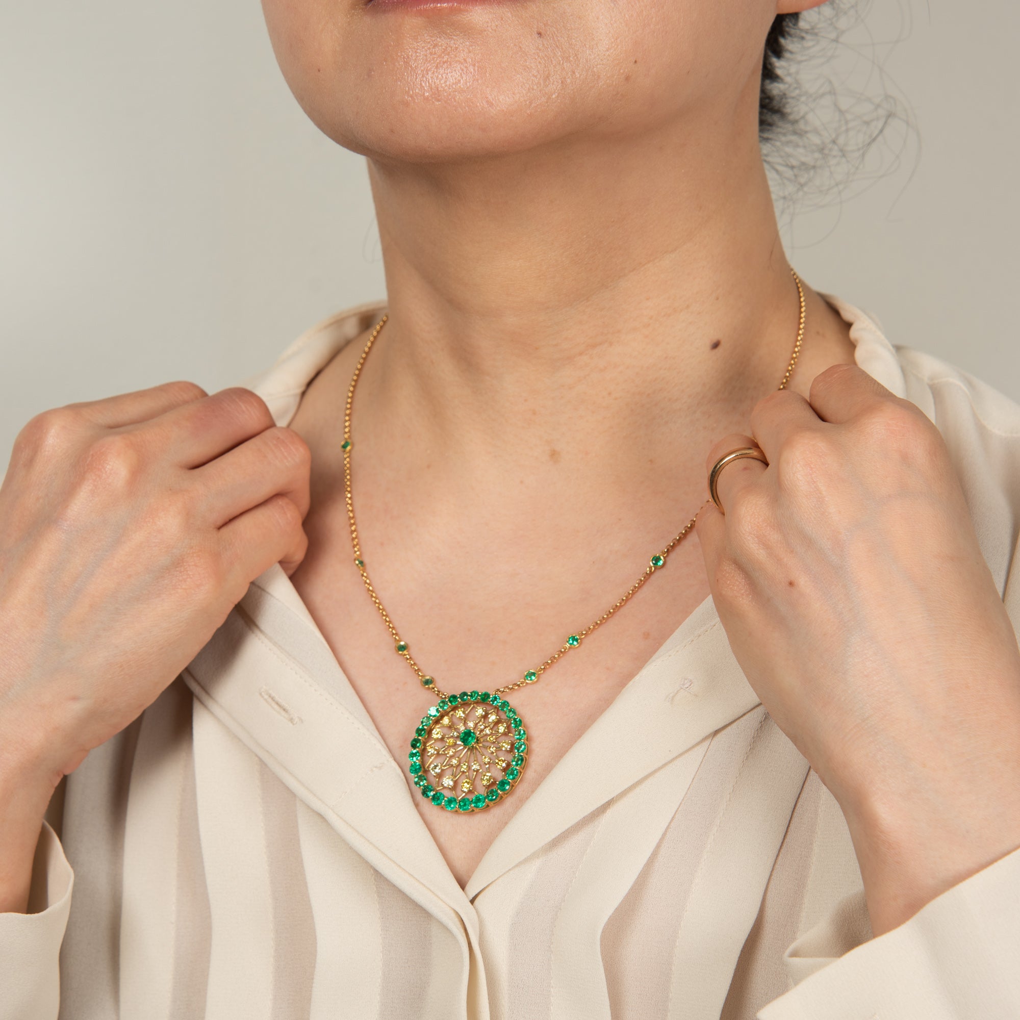 K１８コロンビア産エメラルド　ペンダント５x４mm 4ctコロンビア産エメラルド イエローゴールドペンダント E:4.18