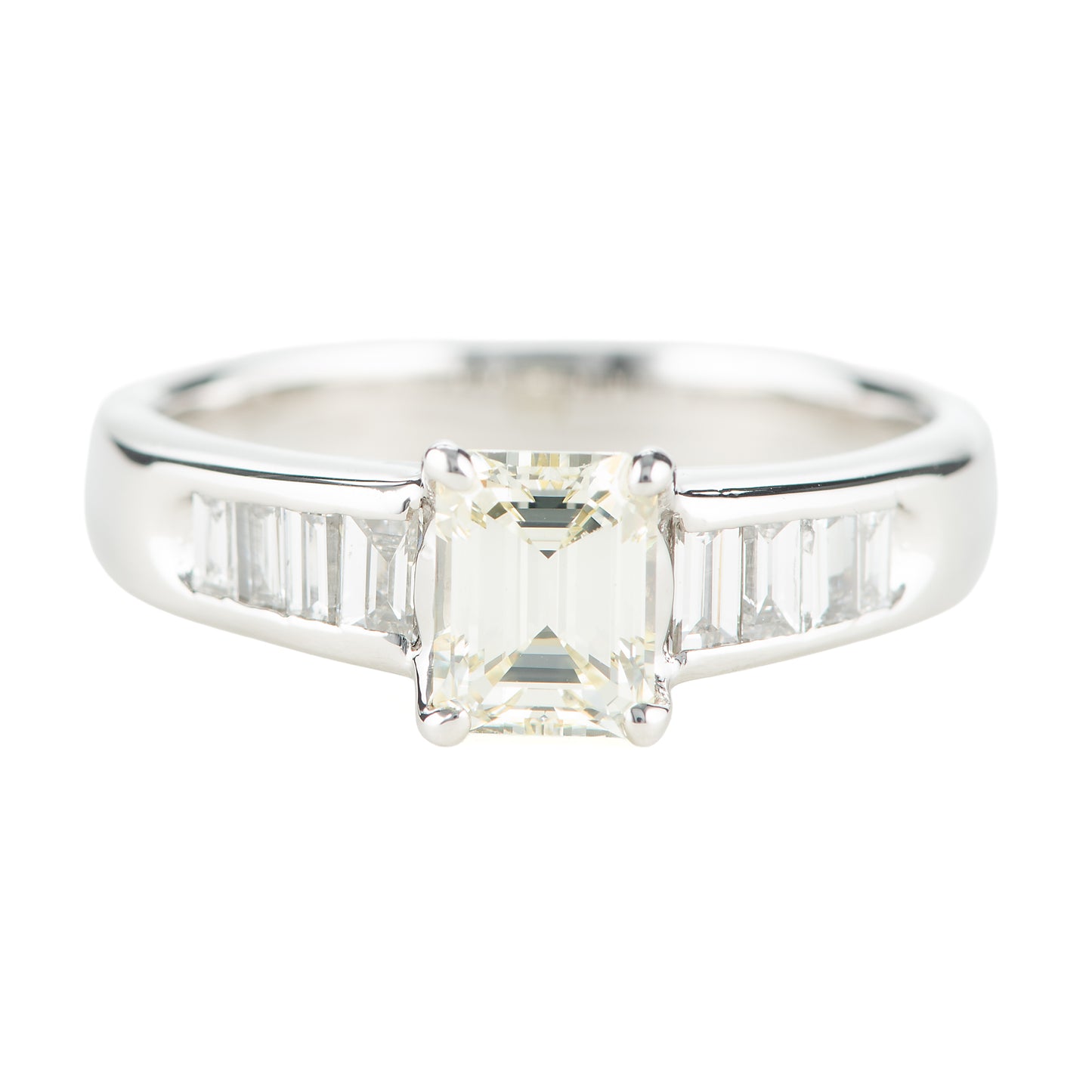 エメラルドカットダイヤモンドプラチナ製リング D: 0.75 ct D: 0.3ct Pt900