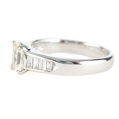エメラルドカットダイヤモンドプラチナ製リング D: 0.75 ct D: 0.3ct Pt900