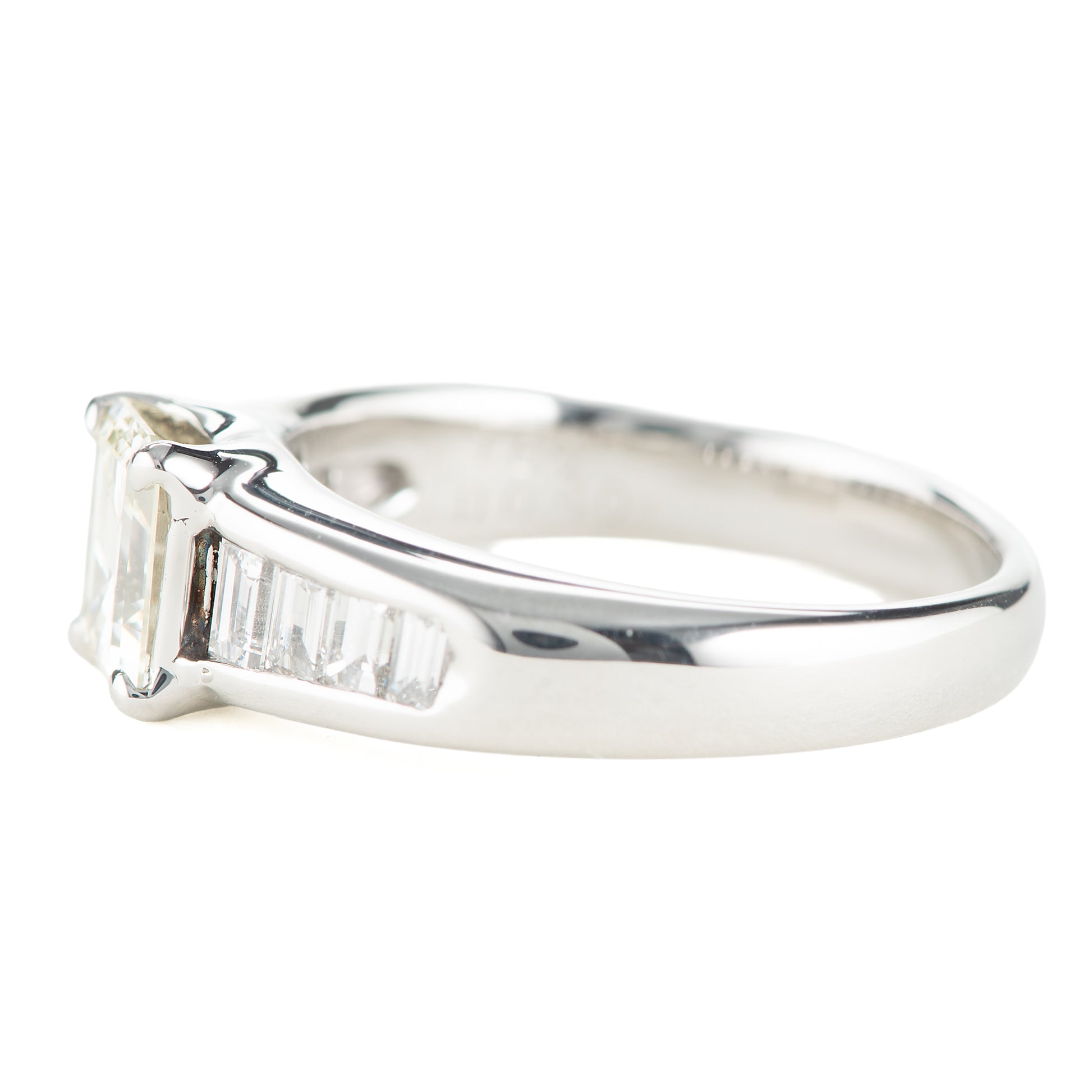 エメラルドカットダイヤモンド プラチナ製リング D: 1.004ct Under N VLY D: 0.40ct Pt900 CGL 側面