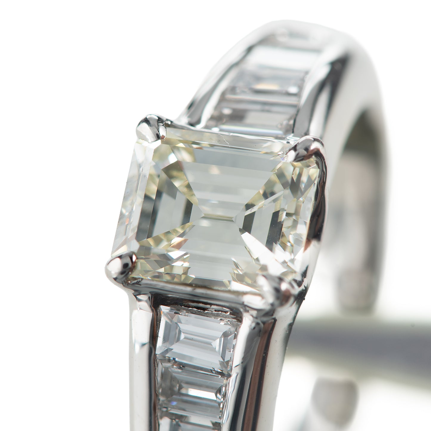 エメラルドカットダイヤモンド プラチナ製リング D: 1.004ct Under N VLY D: 0.40ct Pt900 CGL　拡大写真