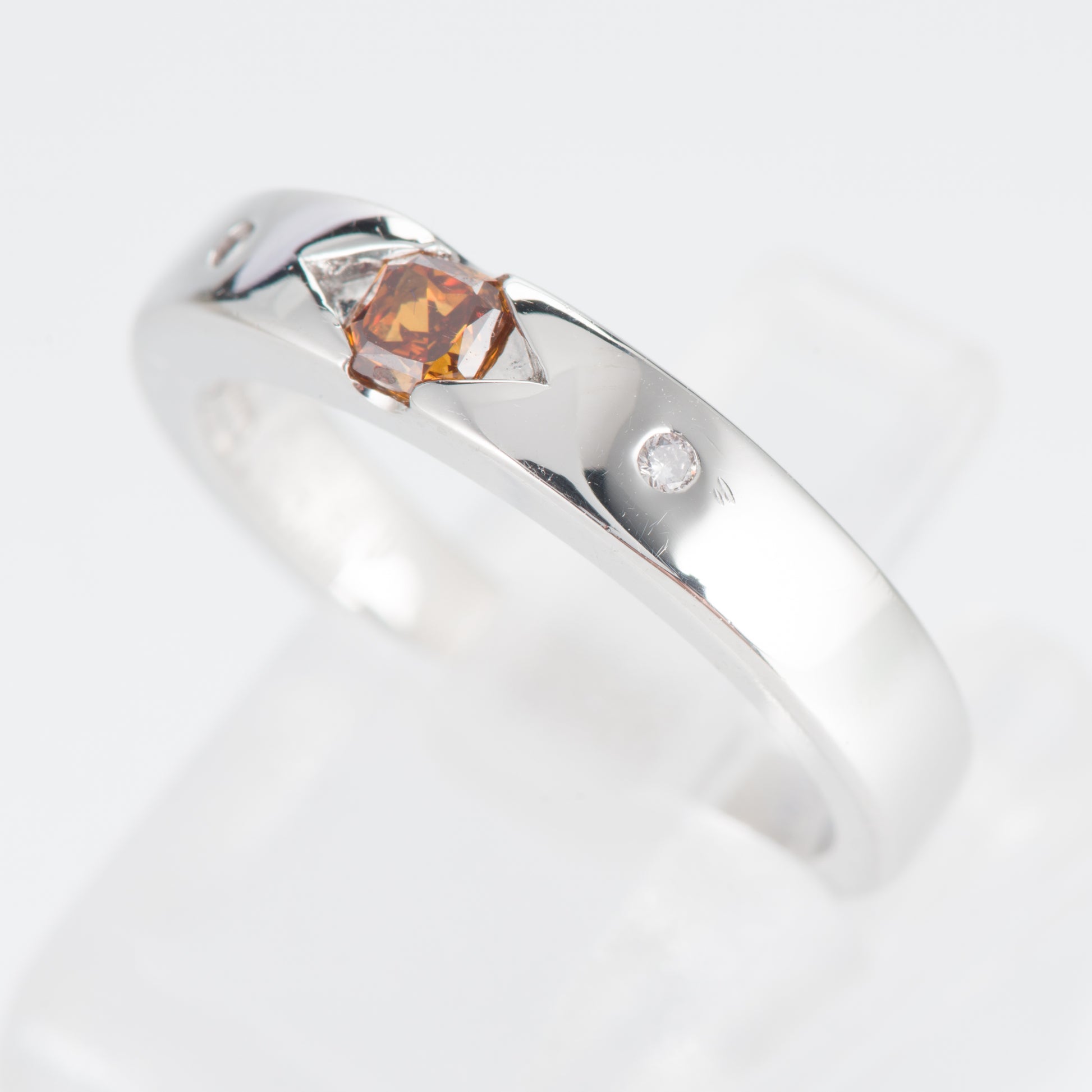 ファンシーディープイエロウィッシュオレンジダイヤモンド プラチナリング D: 0.241ct D: 0.03ct FDYO SI2 Pt900 全宝協