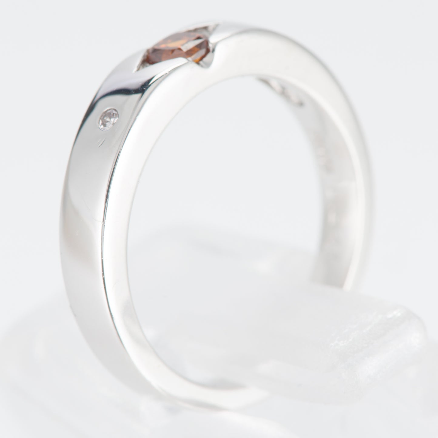 ファンシーディープイエロウィッシュオレンジダイヤモンド プラチナリング D: 0.241ct D: 0.03ct FDYO SI2 Pt900 全宝協