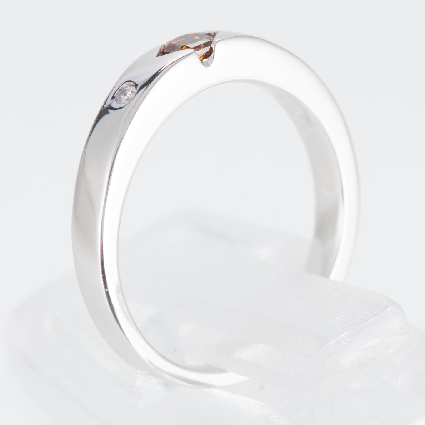 ファンシーディープイエロウィッシュオレンジダイヤモンド プラチナリング D: 0.154ct D: 0.03ct FDYO SI2 Pt900 全宝協