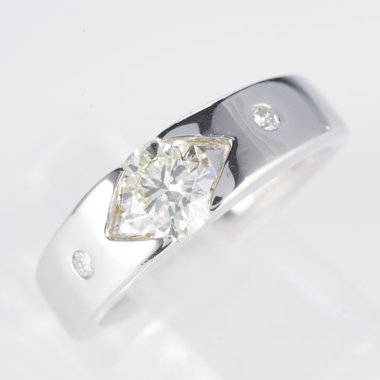 ダイヤモンド プラチナリング D: 0.73 ct D: 0.06ct Pt900
