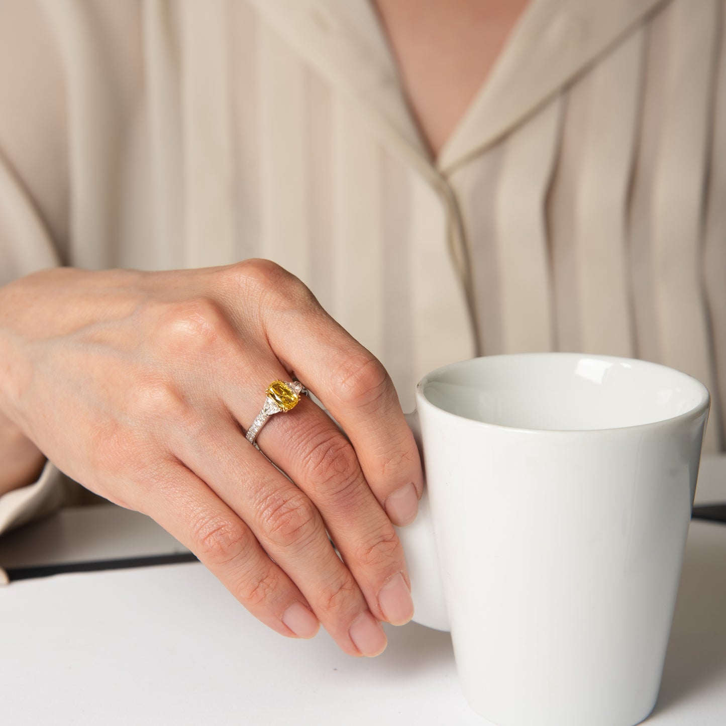 1ct ファンシービビッドイエローダイヤモンドリング 1.00ct GIA