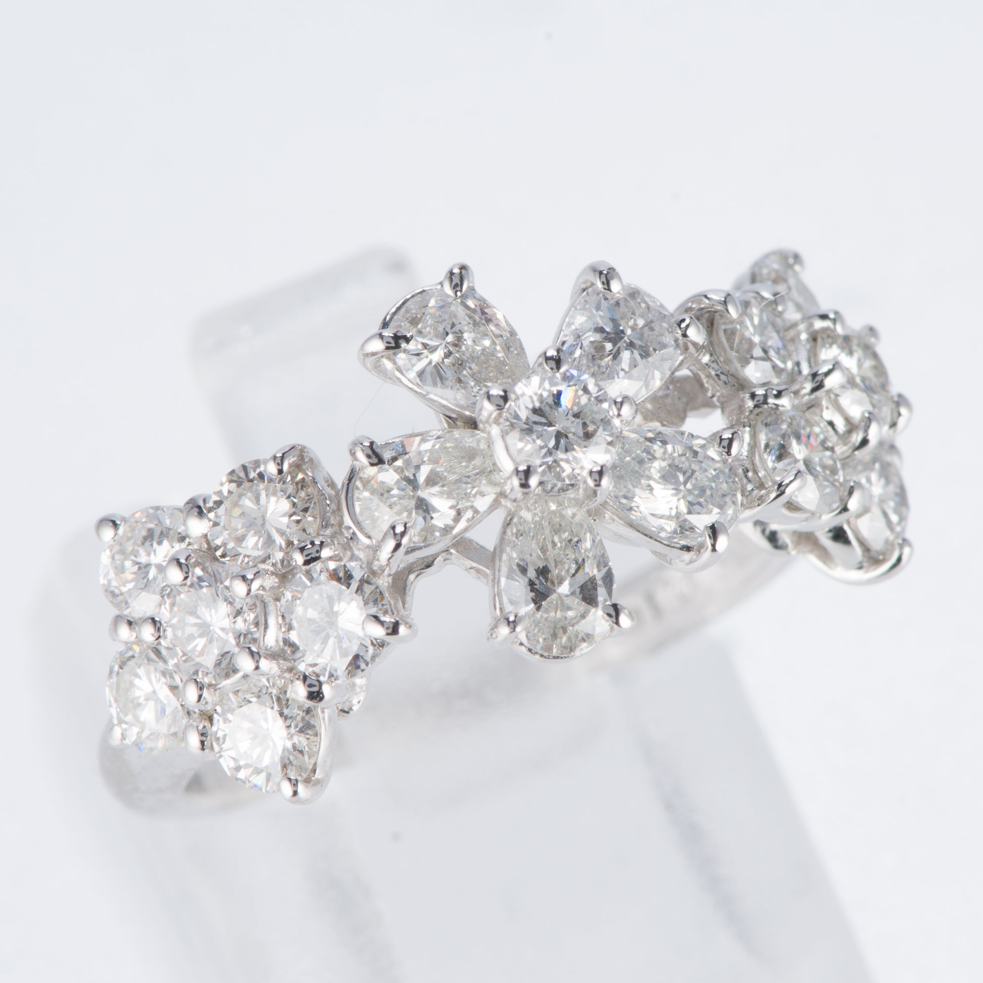 ブルーム ダイヤモンド プラチナリング D: 2.1ctPt900 フラワー