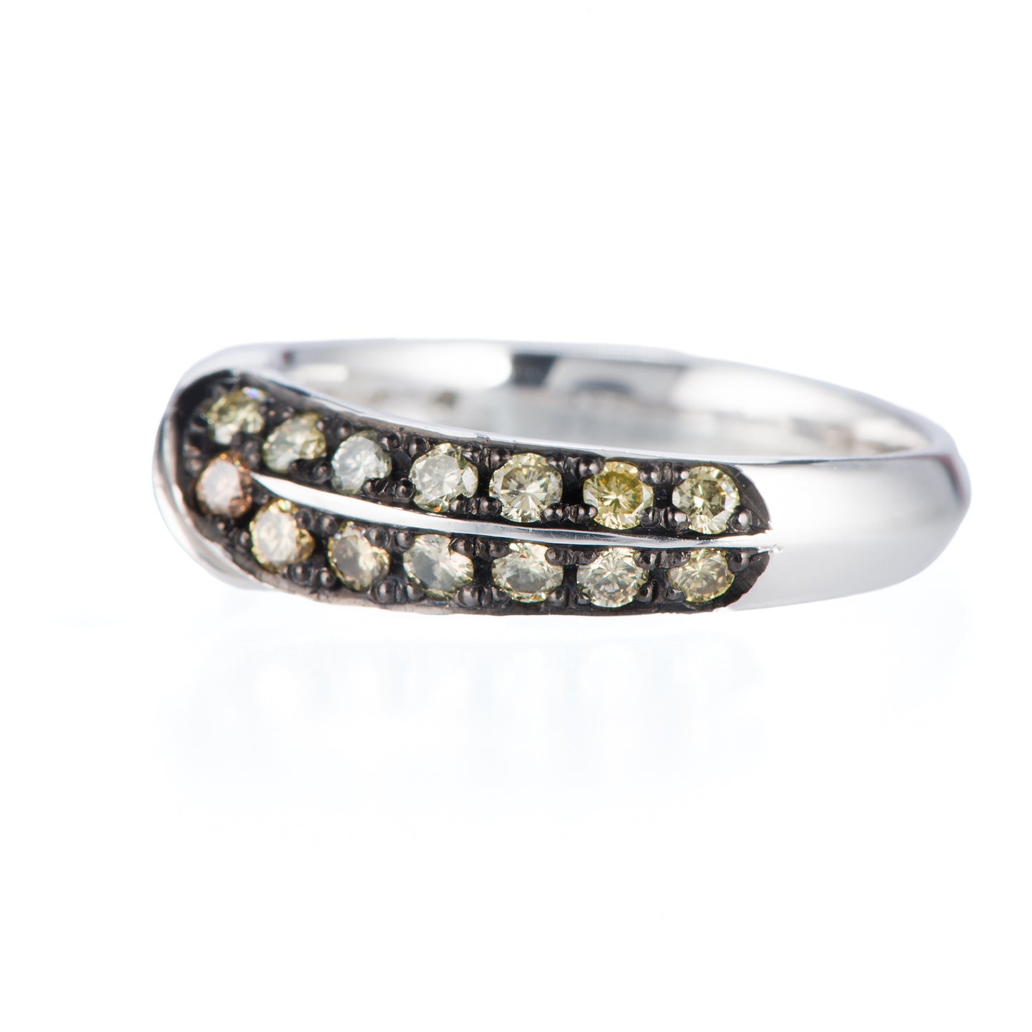 リーフ マルチカラーダイヤモンド ホワイトゴールド製リング D: 0.73ct K18WG