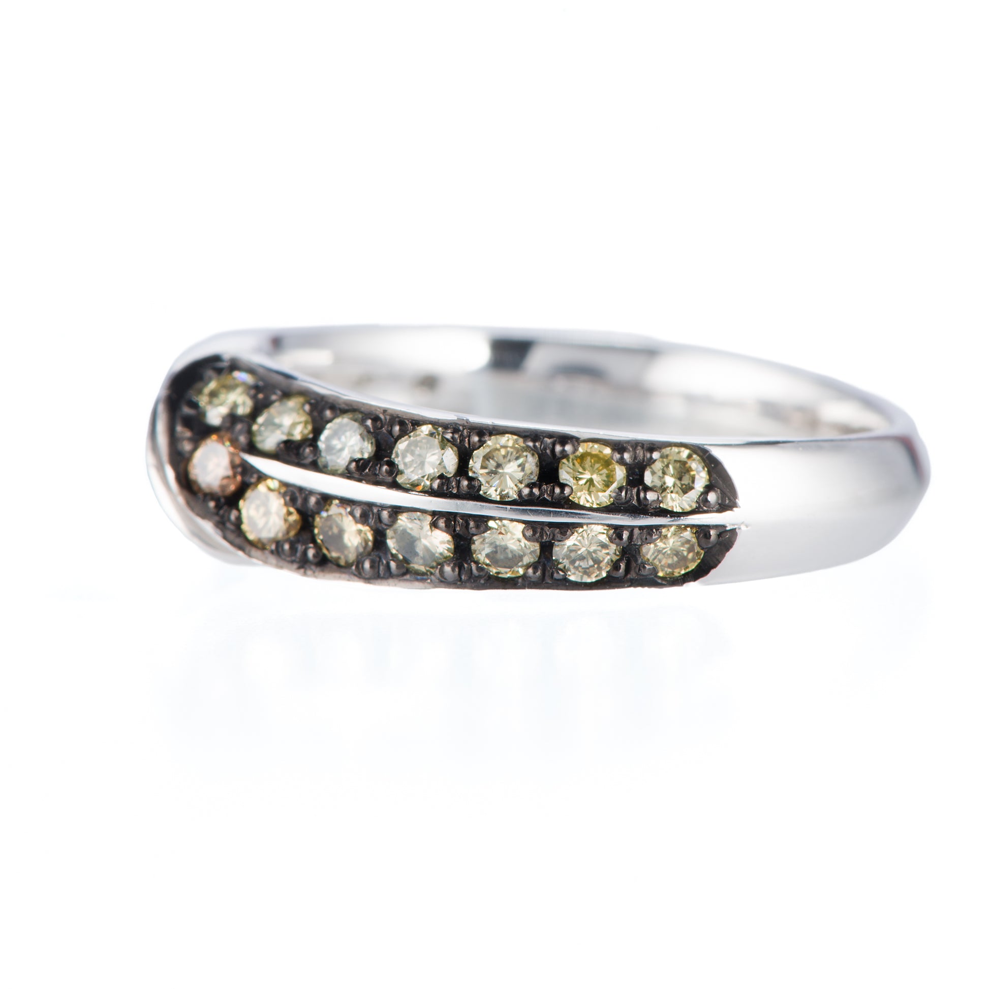 リーフ マルチカラーダイヤモンド ホワイトゴールド製リング D: 0.73ct K18WG