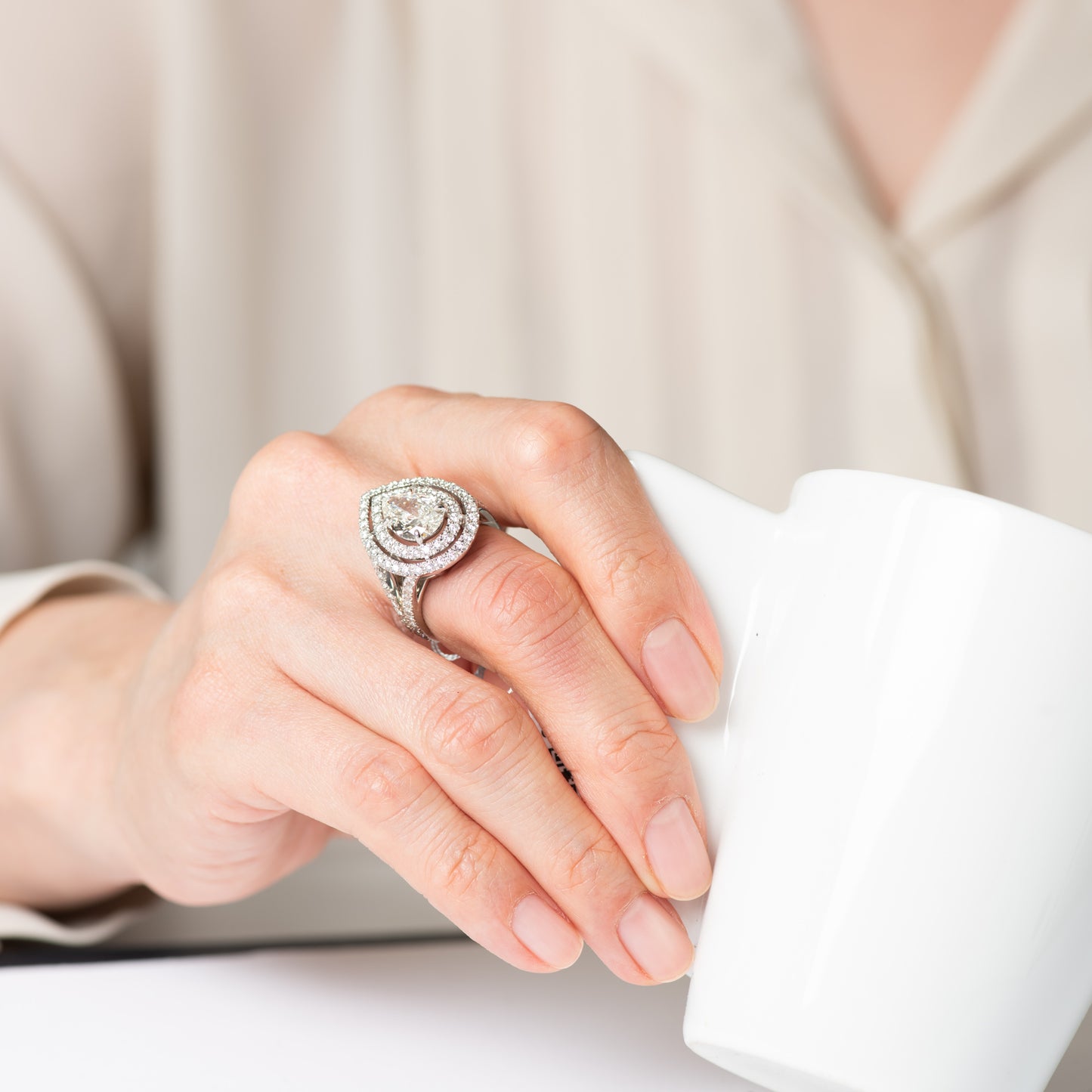 2.11ct I SI1 ペアシェイプダイヤモンダブルハローリング(2.11ct I SI1 / 1.12 GIA)