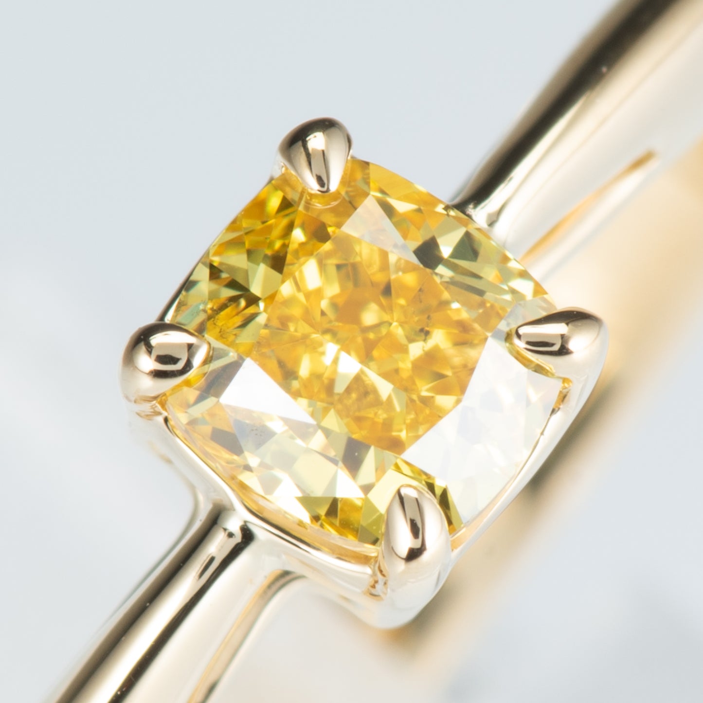 0.50ct ジミーイエローダイヤモンド ファンシービビッドイエローダイヤモンドリング 0.50ct SI1 GIA Zimmi yellow Fancy vivid yellow diamonds