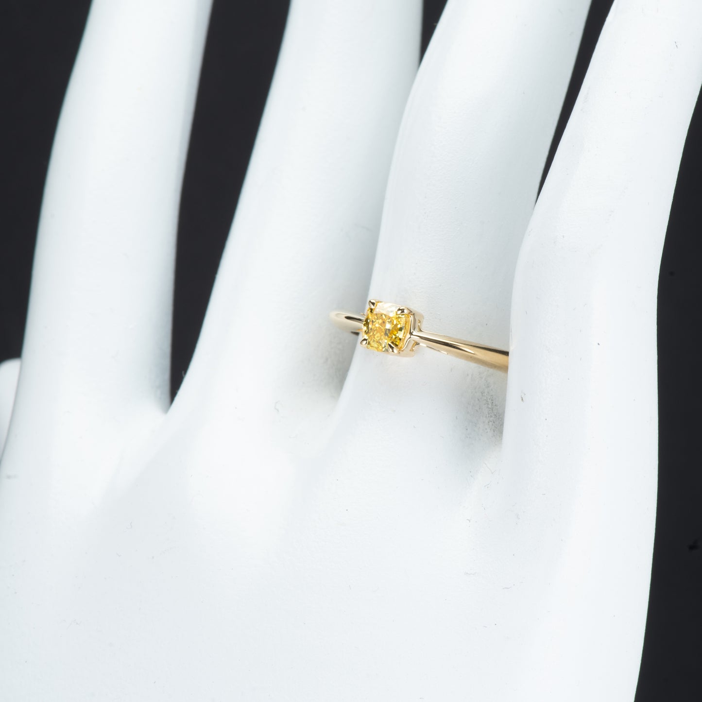 0.50ct ジミーイエローダイヤモンド ファンシービビッドイエローダイヤモンドリング 0.50ct SI1 GIA Zimmi yellow Fancy vivid yellow diamonds