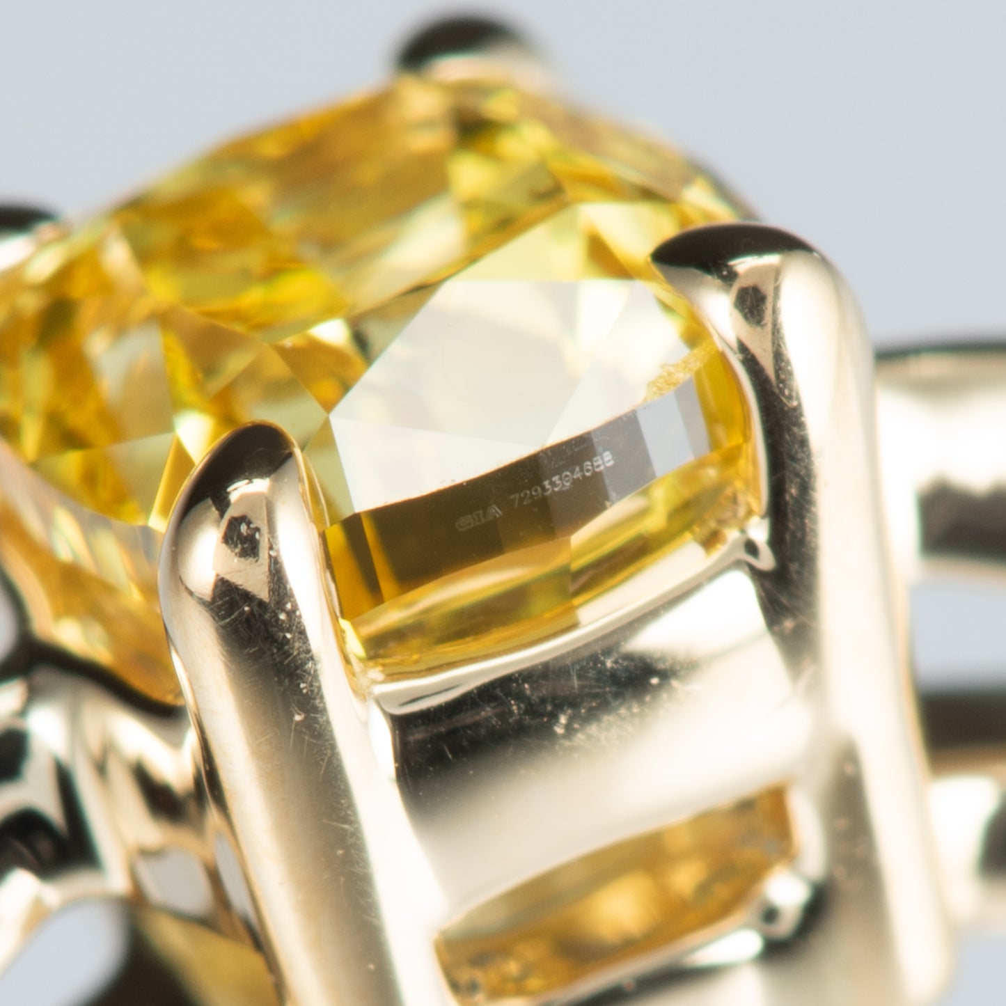 0.50ct ジミーイエローダイヤモンド ファンシービビッドイエローダイヤモンドリング 0.50ct SI1 GIA Zimmi yellow Fancy vivid yellow diamonds