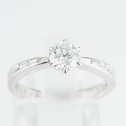 0.63ct G VVS2 GIAソリテールデザインのエンゲージリング　正面