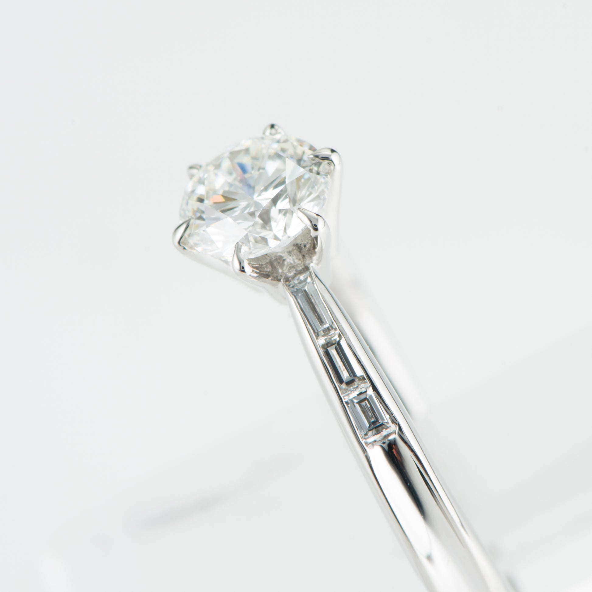 0.63ct G VVS2 GIAソリテールデザインのエンゲージリング　サイド