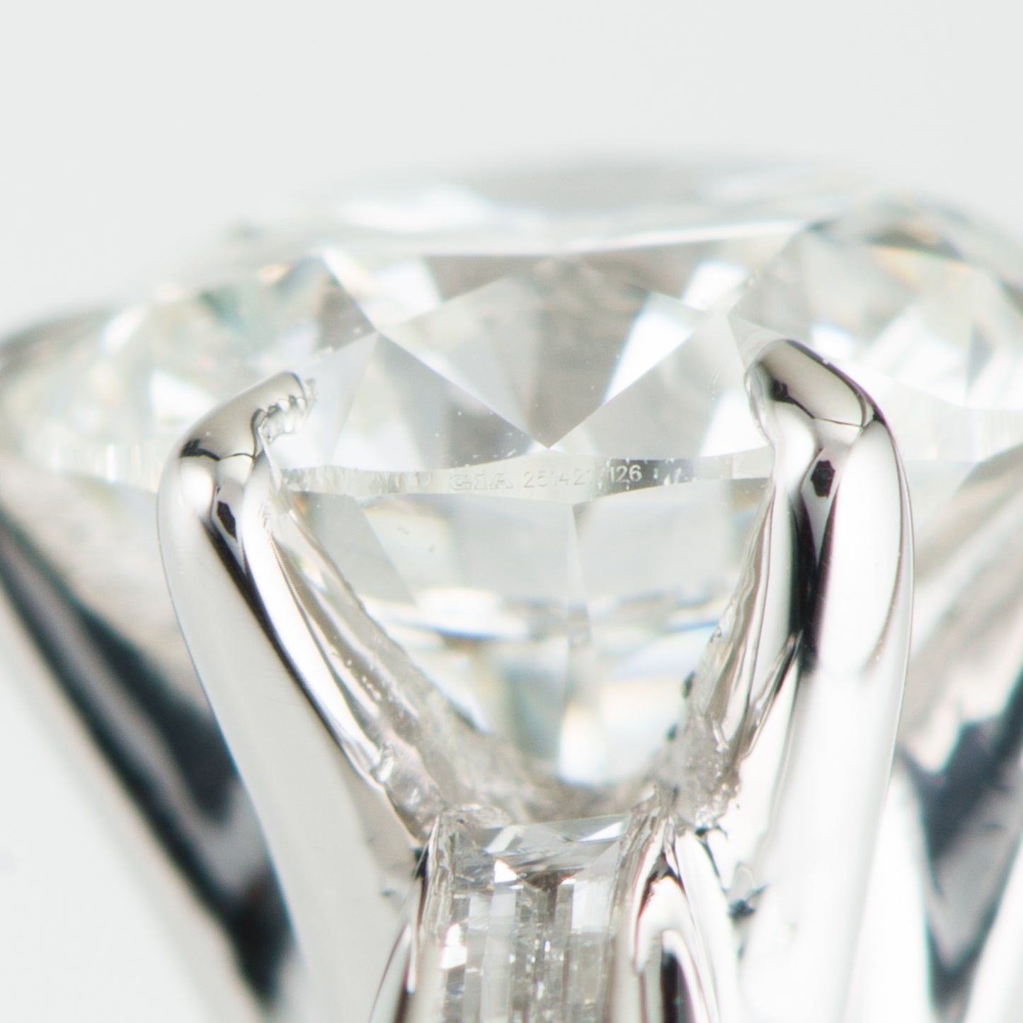 0.63ct G VVS2 GIAソリテールデザインのエンゲージリング　ガードル刻印