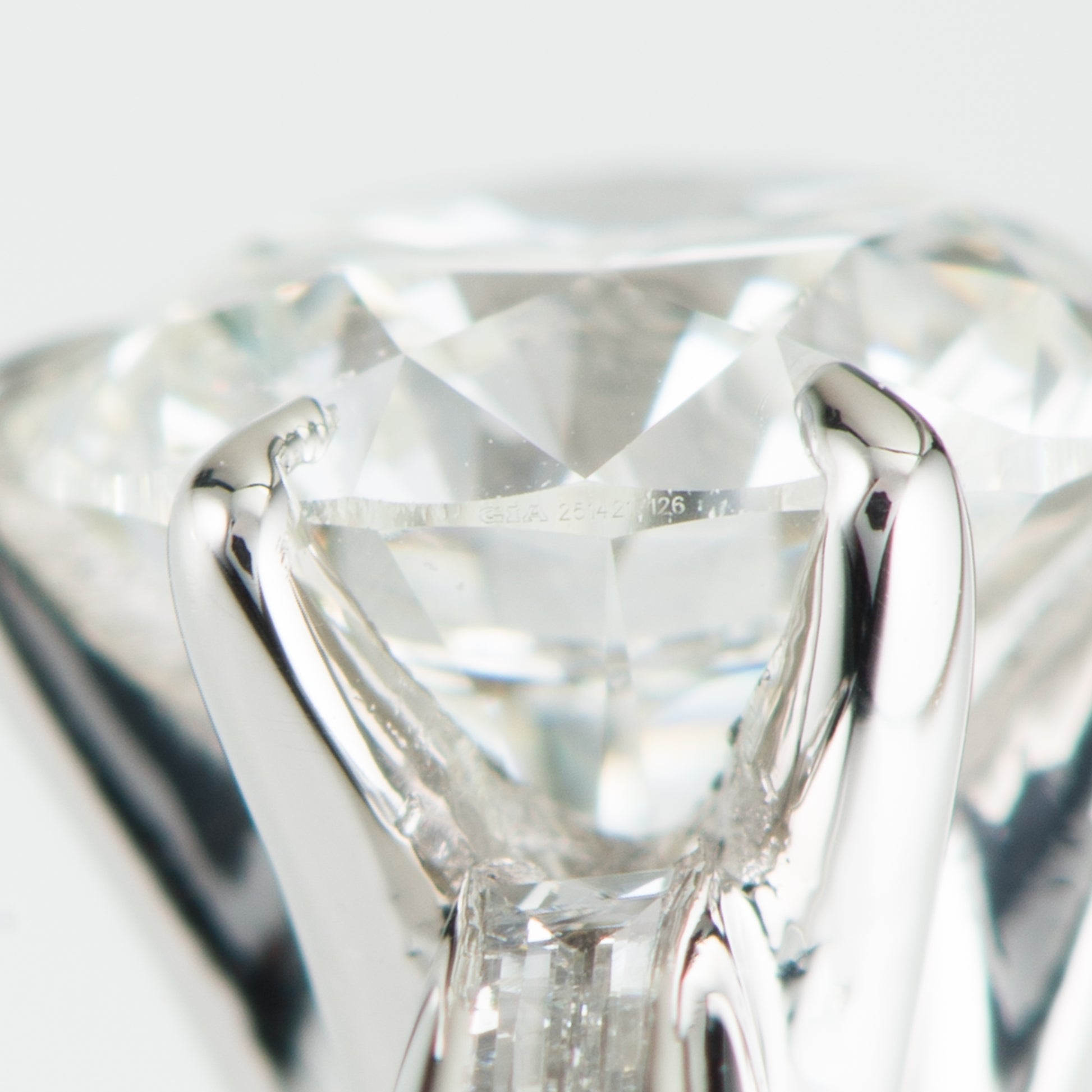 0.63ct G VVS2 GIAソリテールデザインのエンゲージリング　ガードル刻印