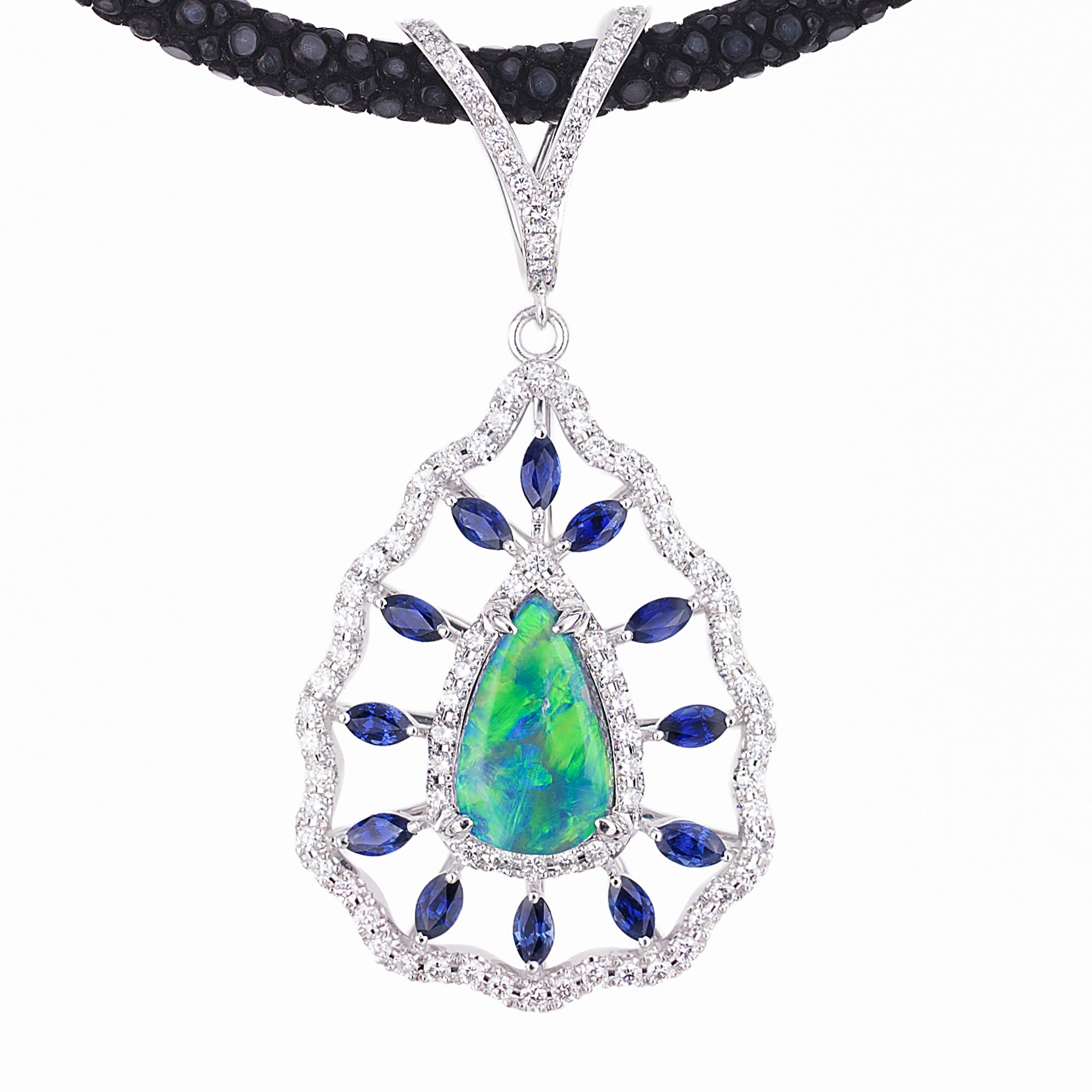 K18 WG ブラックオパール　ダイアモンド　サファイア　ネックレス K18 WG ブラックオパール ダイアモンド サファイア ネックレス