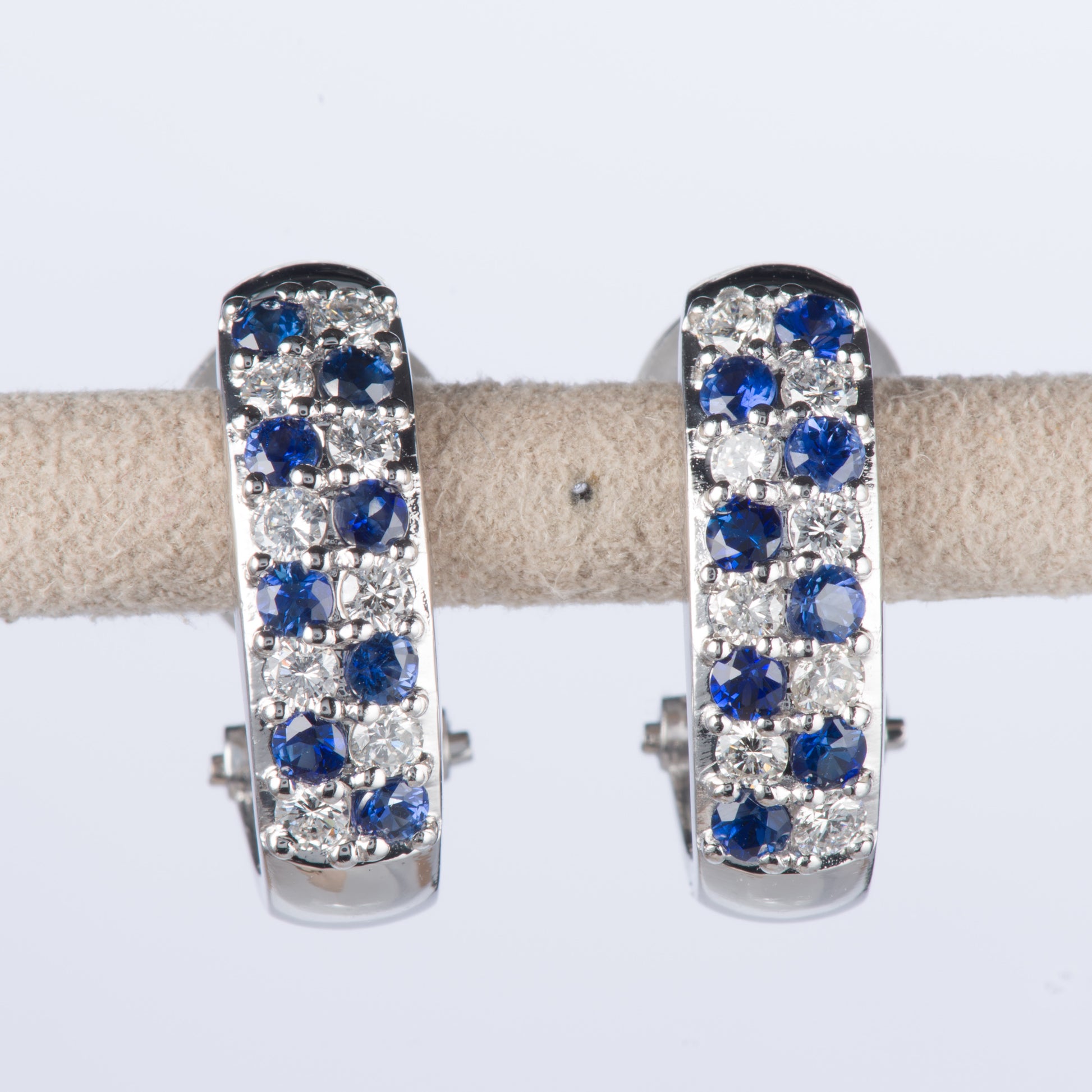 サファイア プラチナリイヤリング S: 1.00ct (0.68ct D: 0.5ct )Pt900