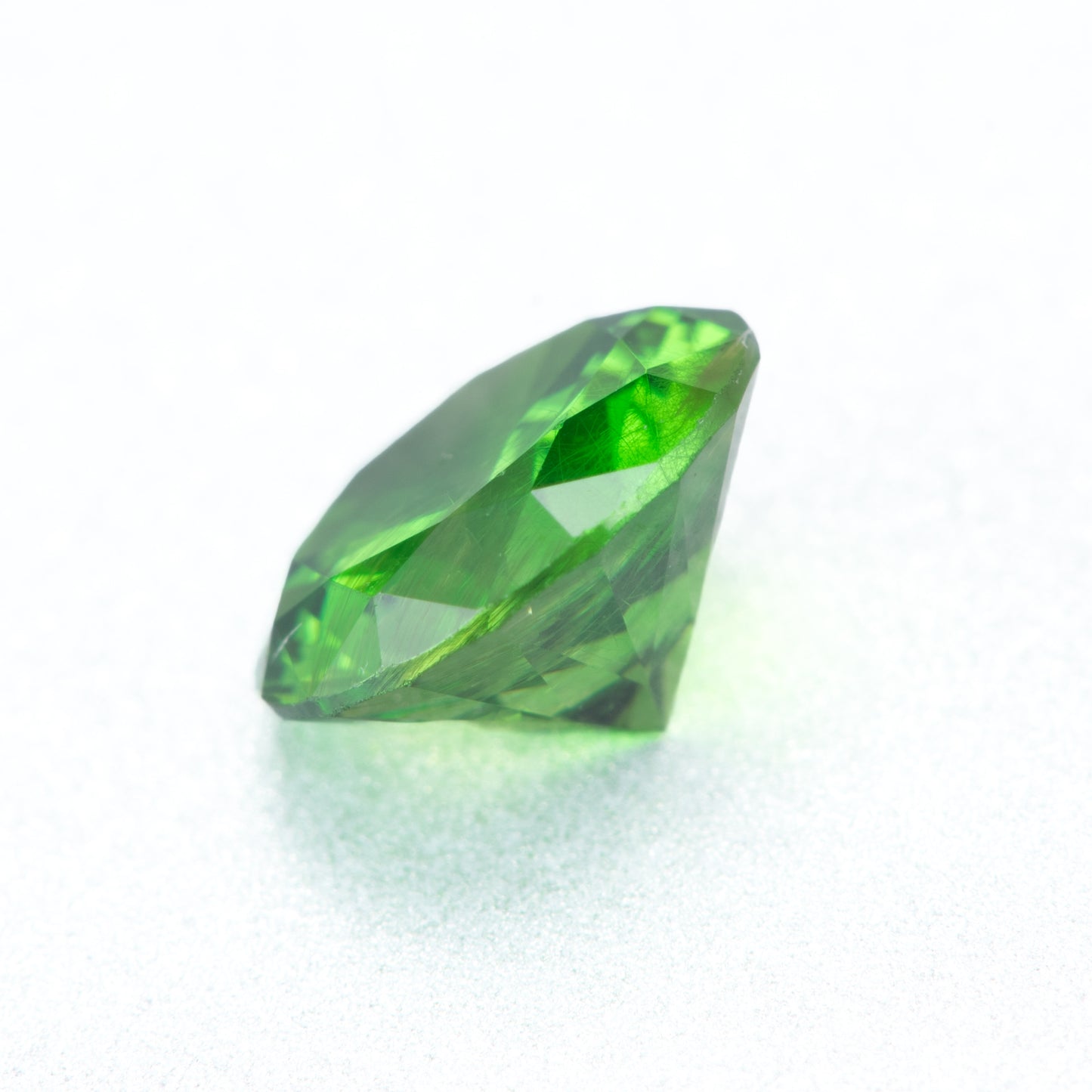 0.76ct, デマントイドガーネット ラウンド ルース, GIA　サイド