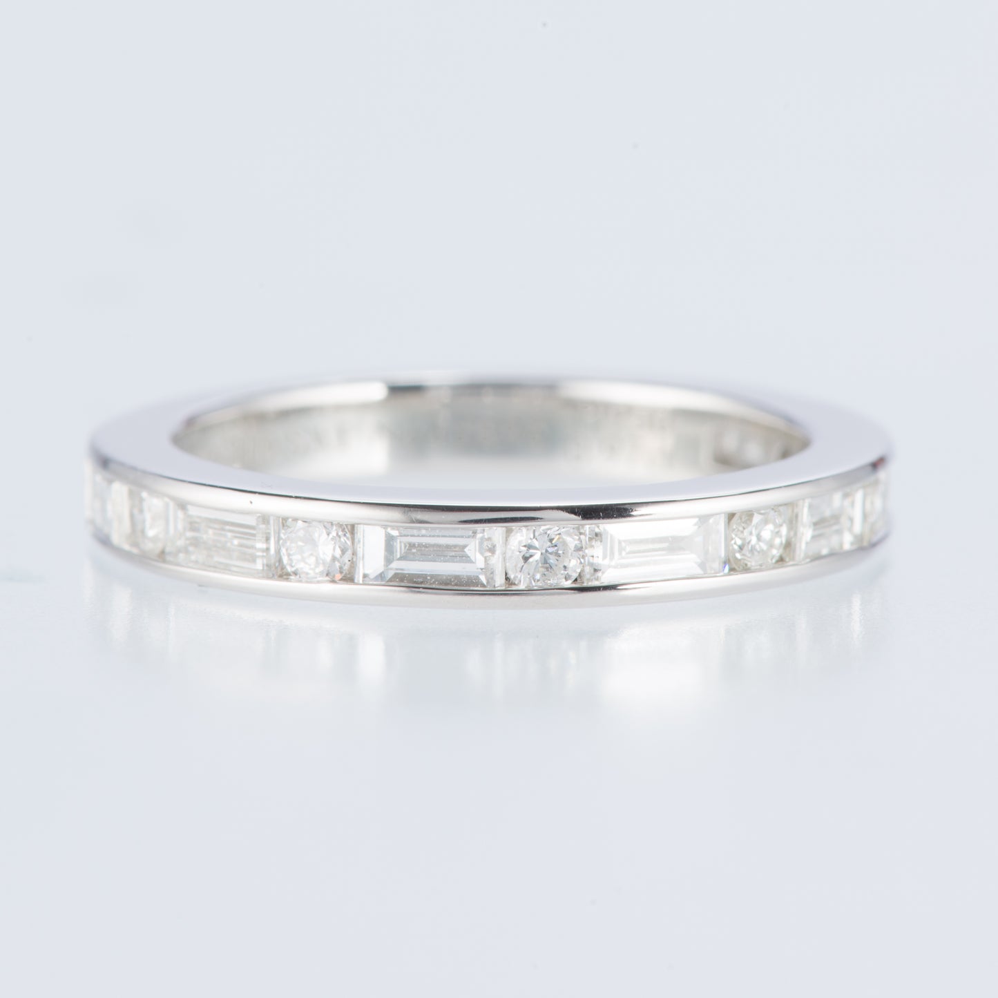 ライン  ラウンドxバゲットダイヤモンド プラチナリング D: 0.97ct