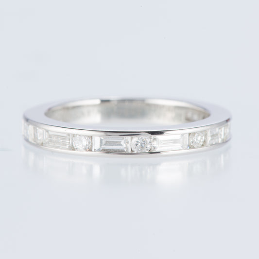 ライン  ラウンドxバゲットダイヤモンド プラチナリング D: 0.97ct