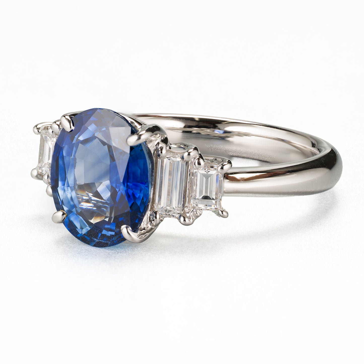 サファイアxダイヤモンド プラチナ製リング S: 2.84 ct D: 0.48ct Pt900 GIA　斜めからの写真