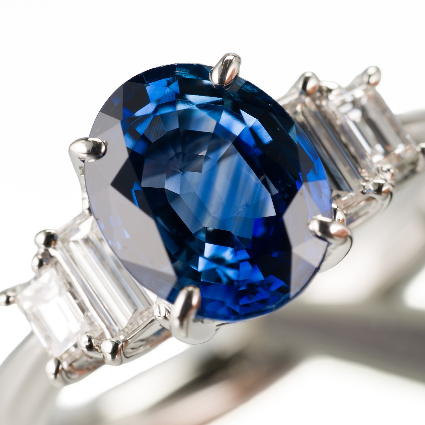 サファイアxダイヤモンド プラチナ製リング S: 2.84 ct D: 0.48ct Pt900 GIA　サファイア拡大写真