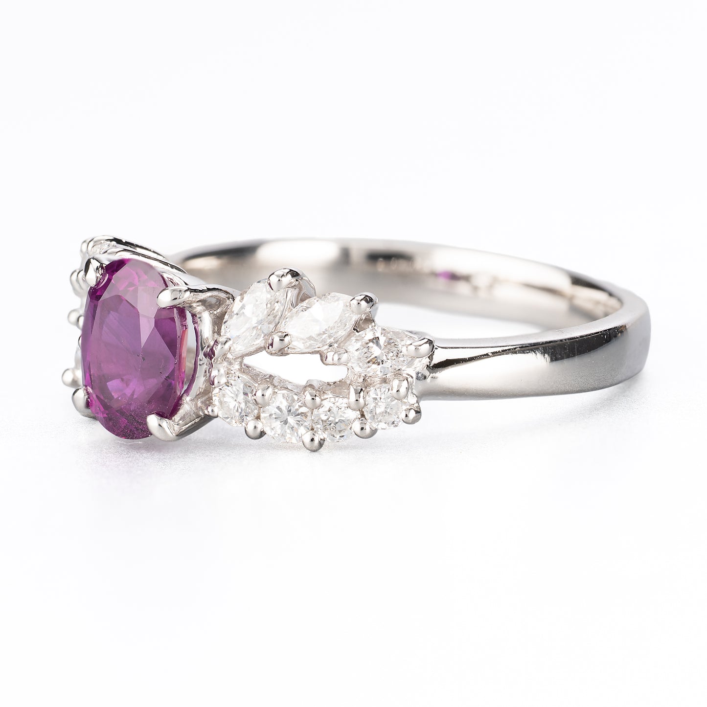 マダガスカル産ルビーxダイヤモンド　プラチナ製リング  R: 0.96ct D:0.45ct Pt900　GIA