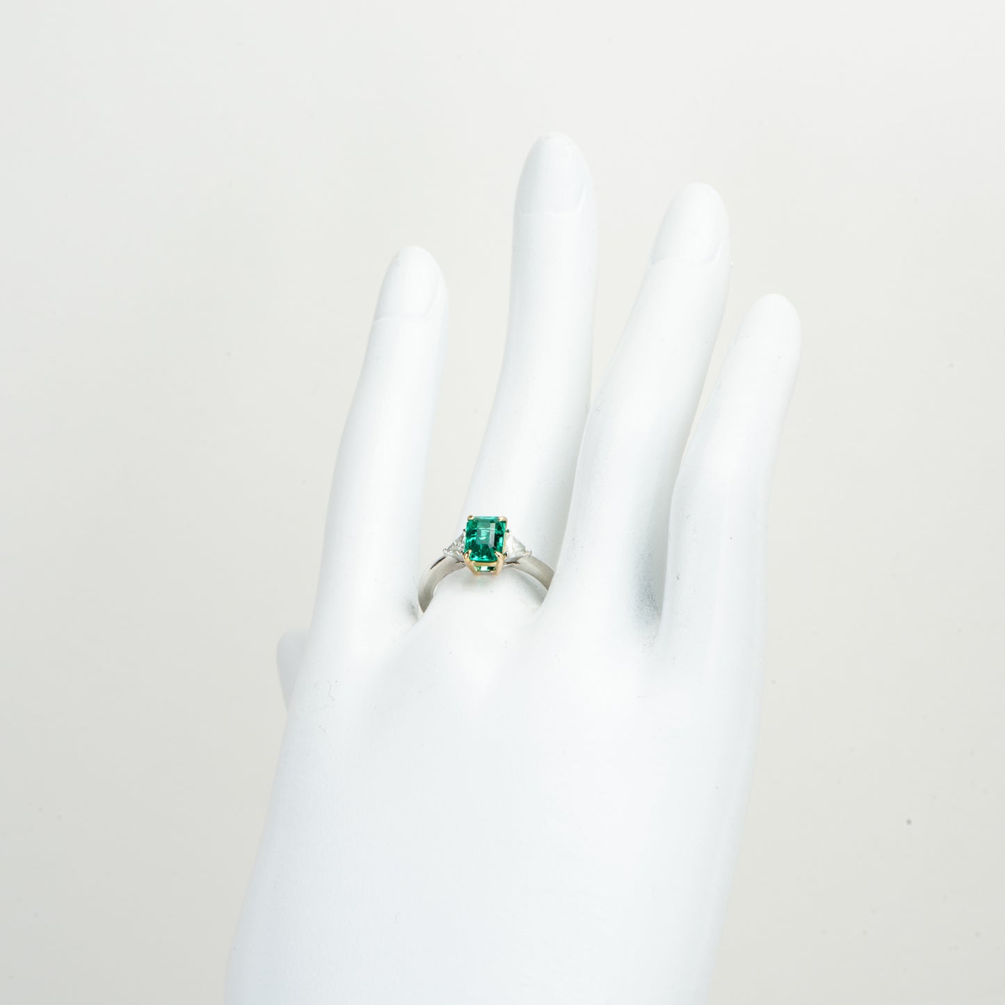 0.92ct コロンビア産エメラルドxダイヤモンド プラチナ製リング E:0.92ct D:0.24ct Pt950/K18YG GIA