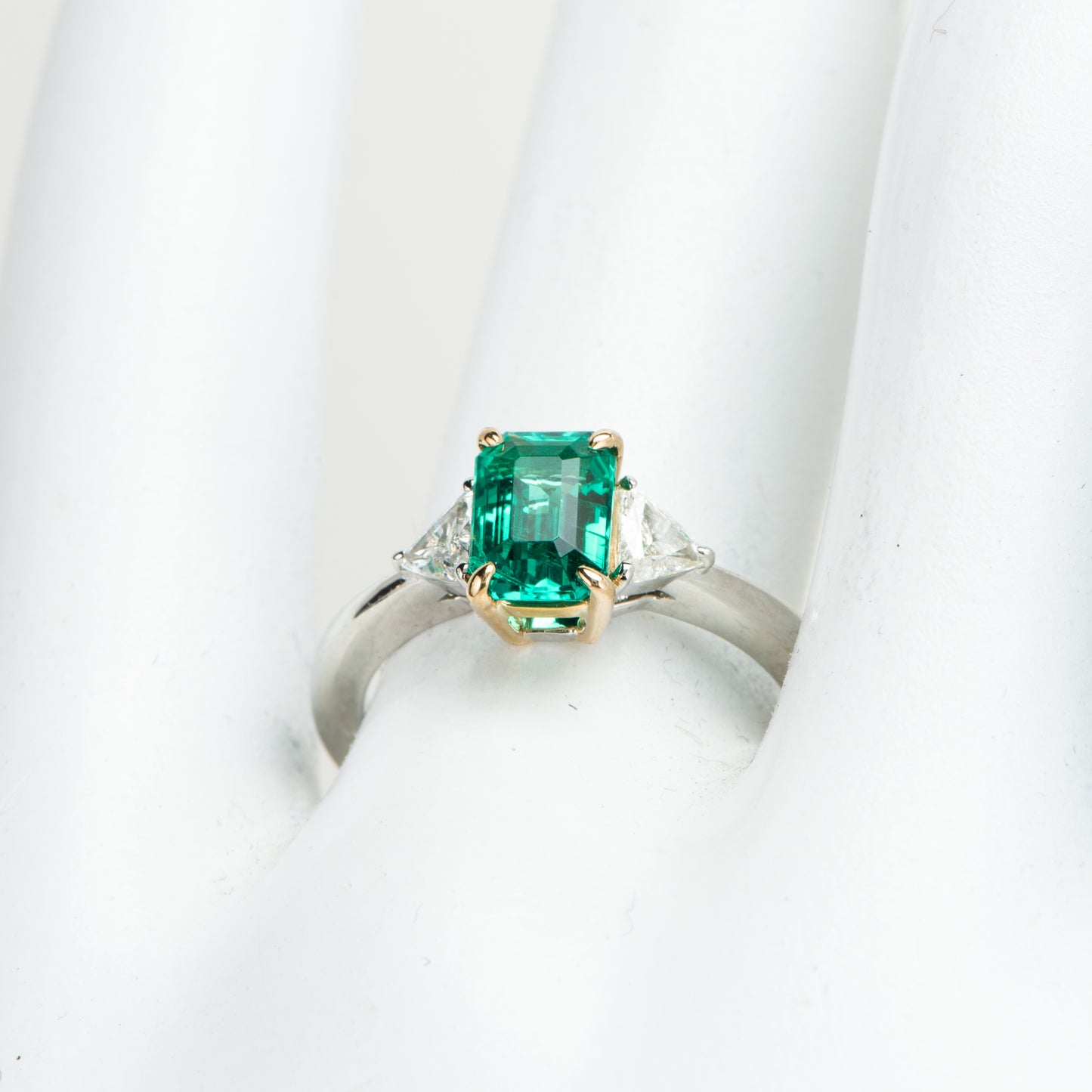 0.92ct コロンビア産エメラルドxダイヤモンド プラチナ製リング E:0.92ct D:0.24ct Pt950/K18YG GIA