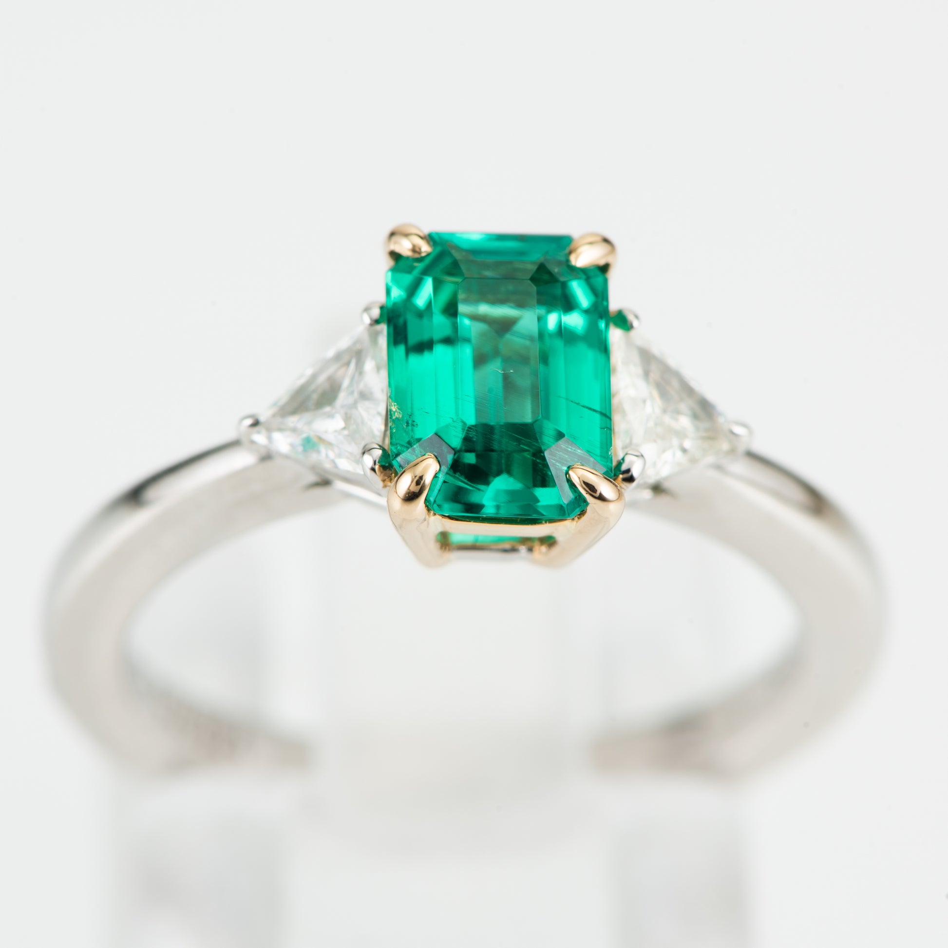 0.92ct コロンビア産エメラルドxダイヤモンド プラチナ製リング E:0.92ct D:0.24ct Pt950/K18YG GIA