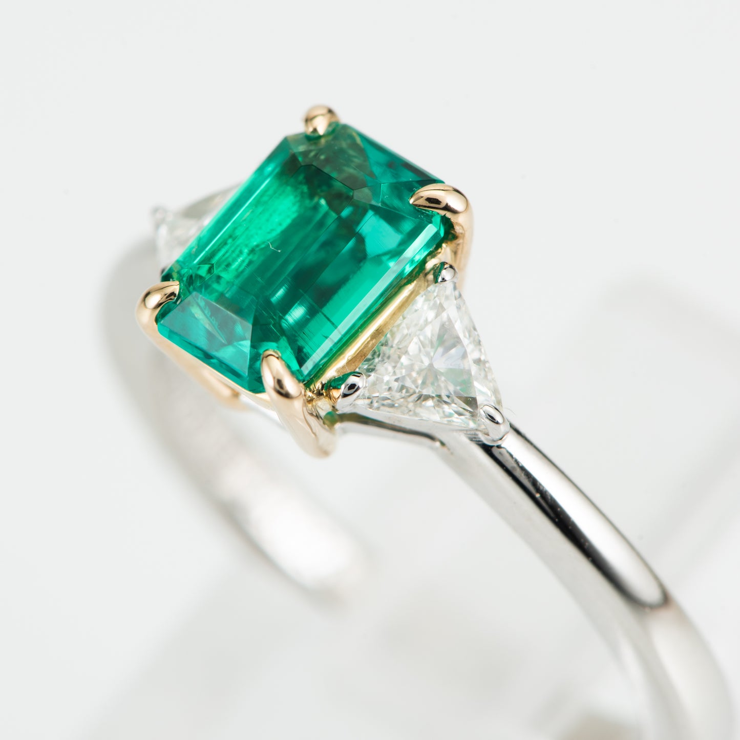 0.92ct コロンビア産エメラルドxダイヤモンド プラチナ製リング E:0.92ct D:0.24ct Pt950/K18YG GIA