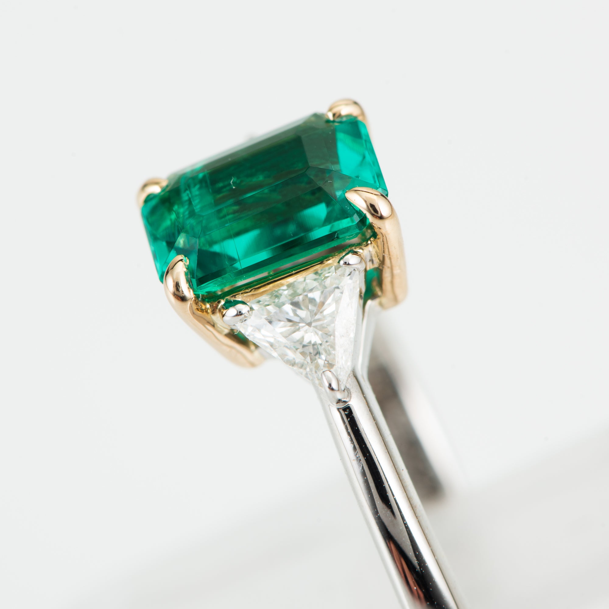 0.92ct コロンビア産エメラルドxダイヤモンド プラチナ製リング E:0.92