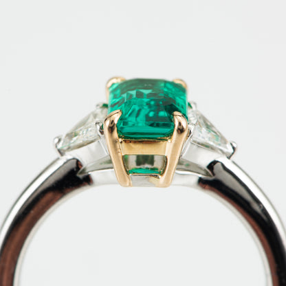 0.92ct コロンビア産エメラルドxダイヤモンド プラチナ製リング E:0.92ct D:0.24ct Pt950/K18YG GIA