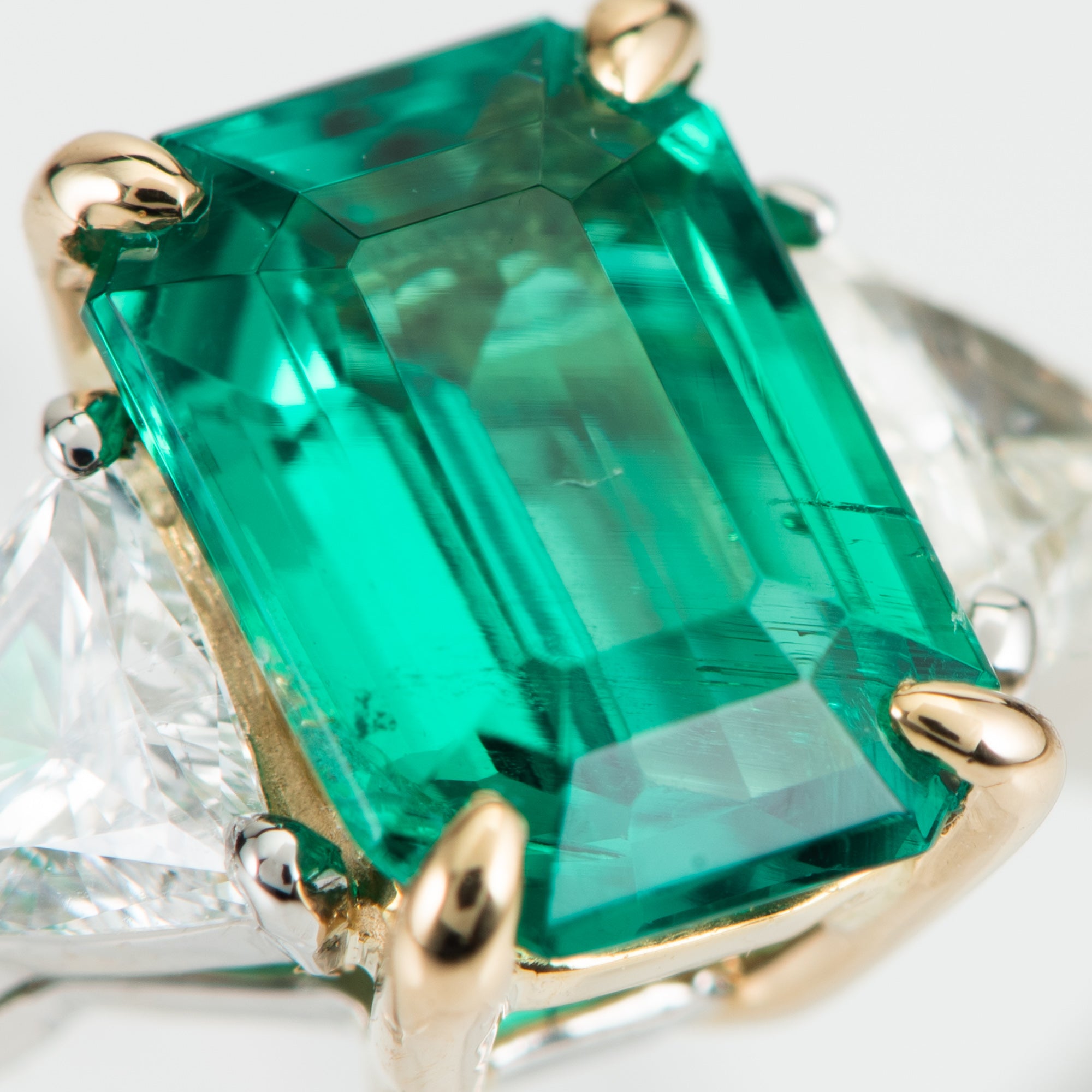0.92ct コロンビア産エメラルドxダイヤモンド プラチナ製リング E:0.92