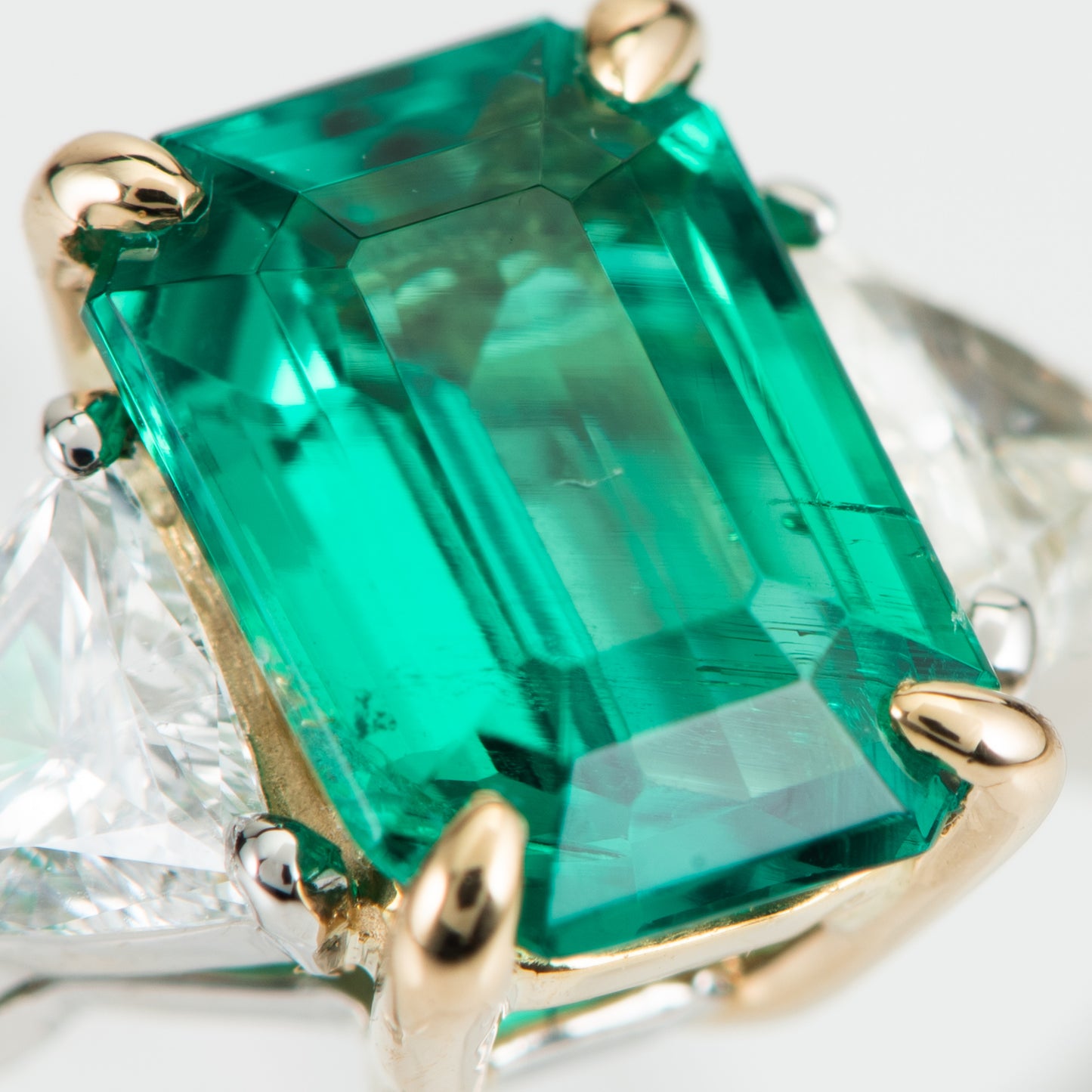 0.92ct コロンビア産エメラルドxダイヤモンド プラチナ製リング E:0.92ct D:0.24ct Pt950/K18YG GIA