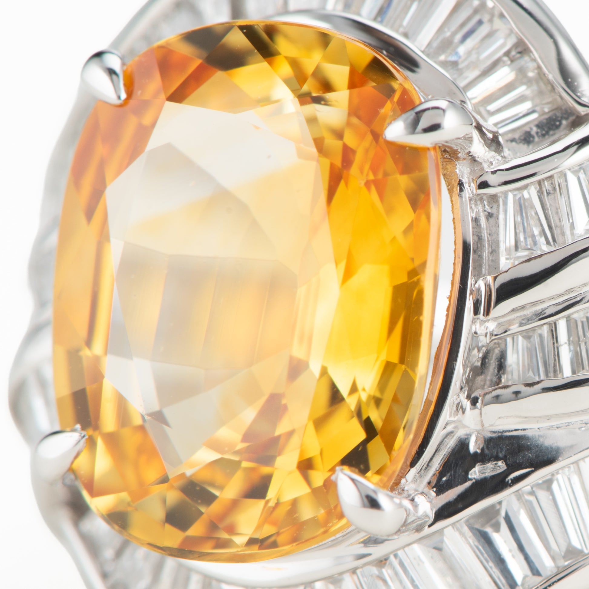 4カラットイエローサファイアプラチナ製ダイヤモンドリング　Pt900