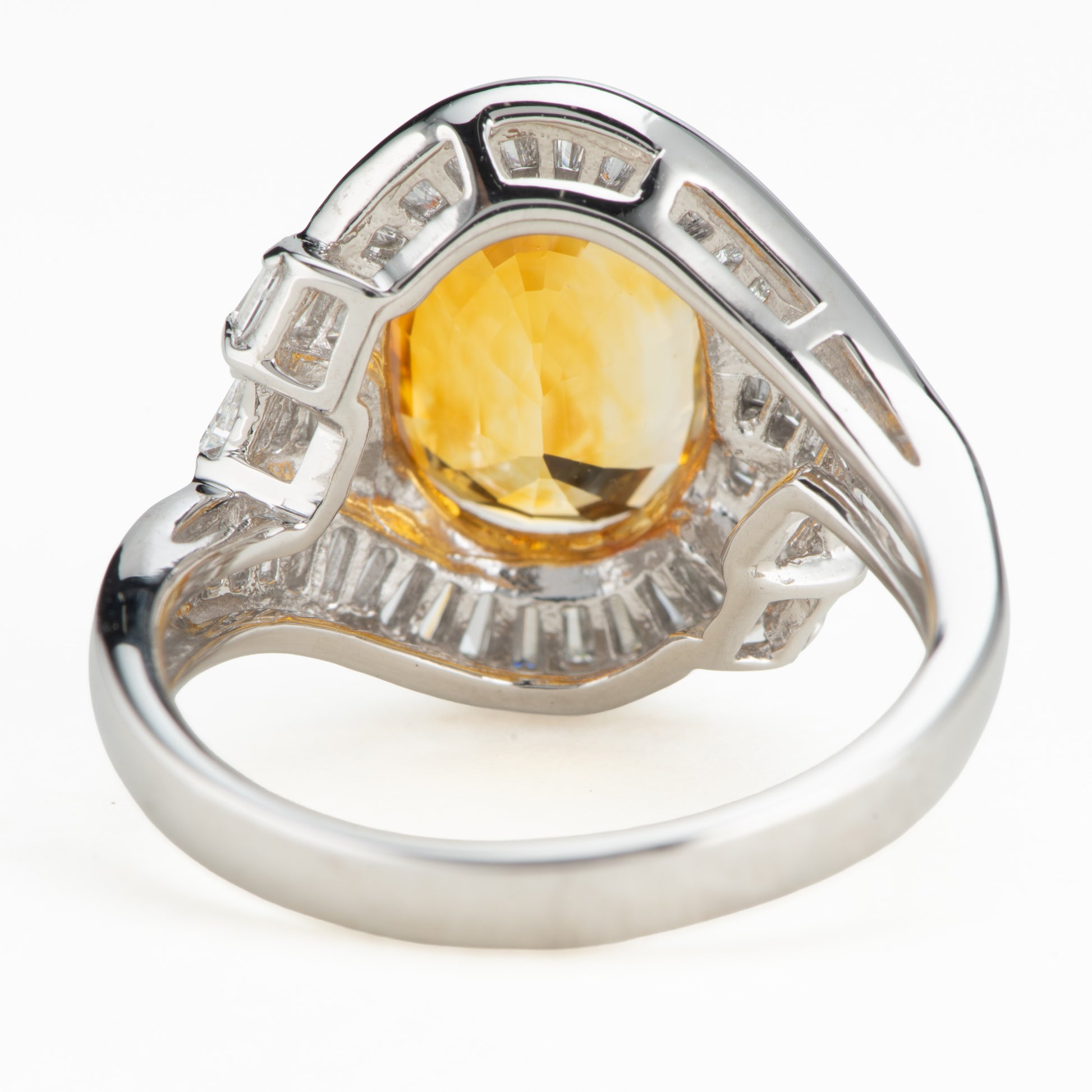 4カラットイエローサファイアプラチナ製ダイヤモンドリング　Pt900