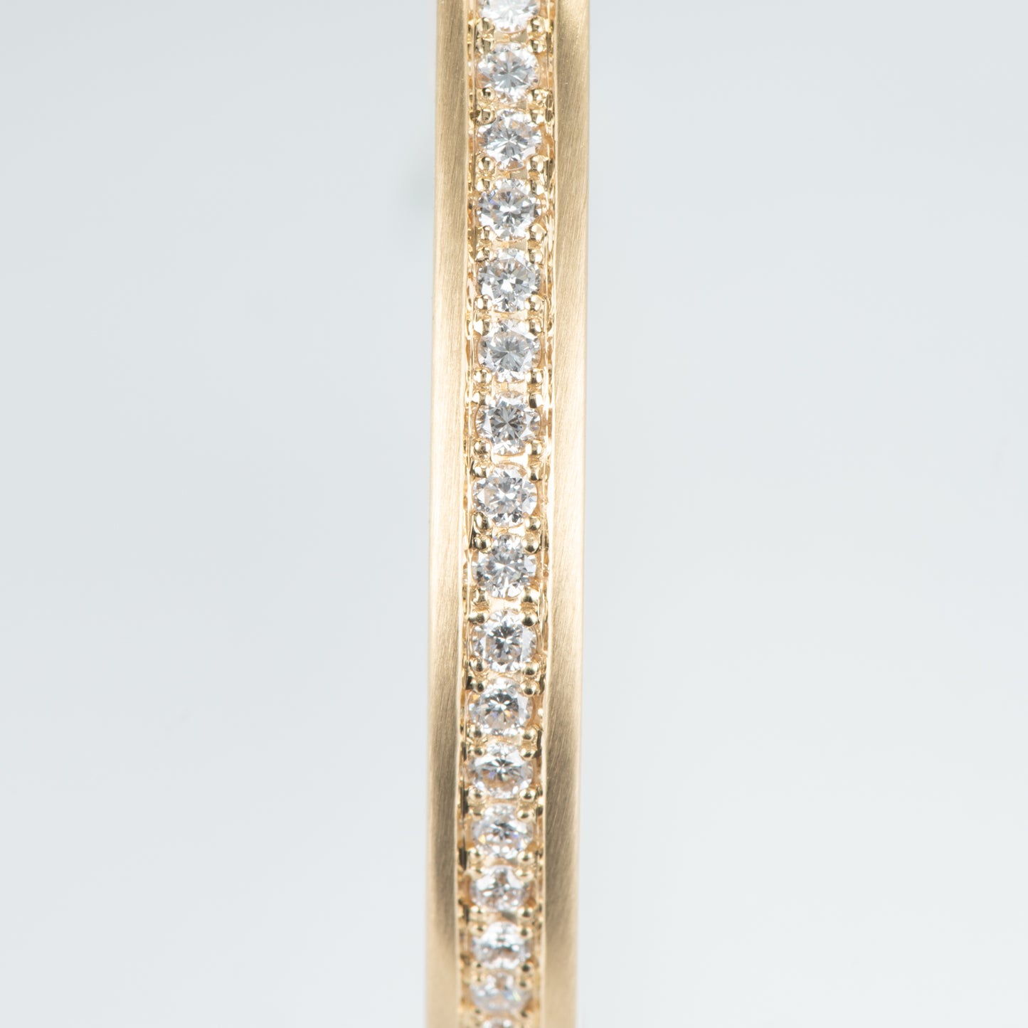 1.90ct イエローゴールド製ダイヤモンドバングル (D: 1.90ct K18YG)