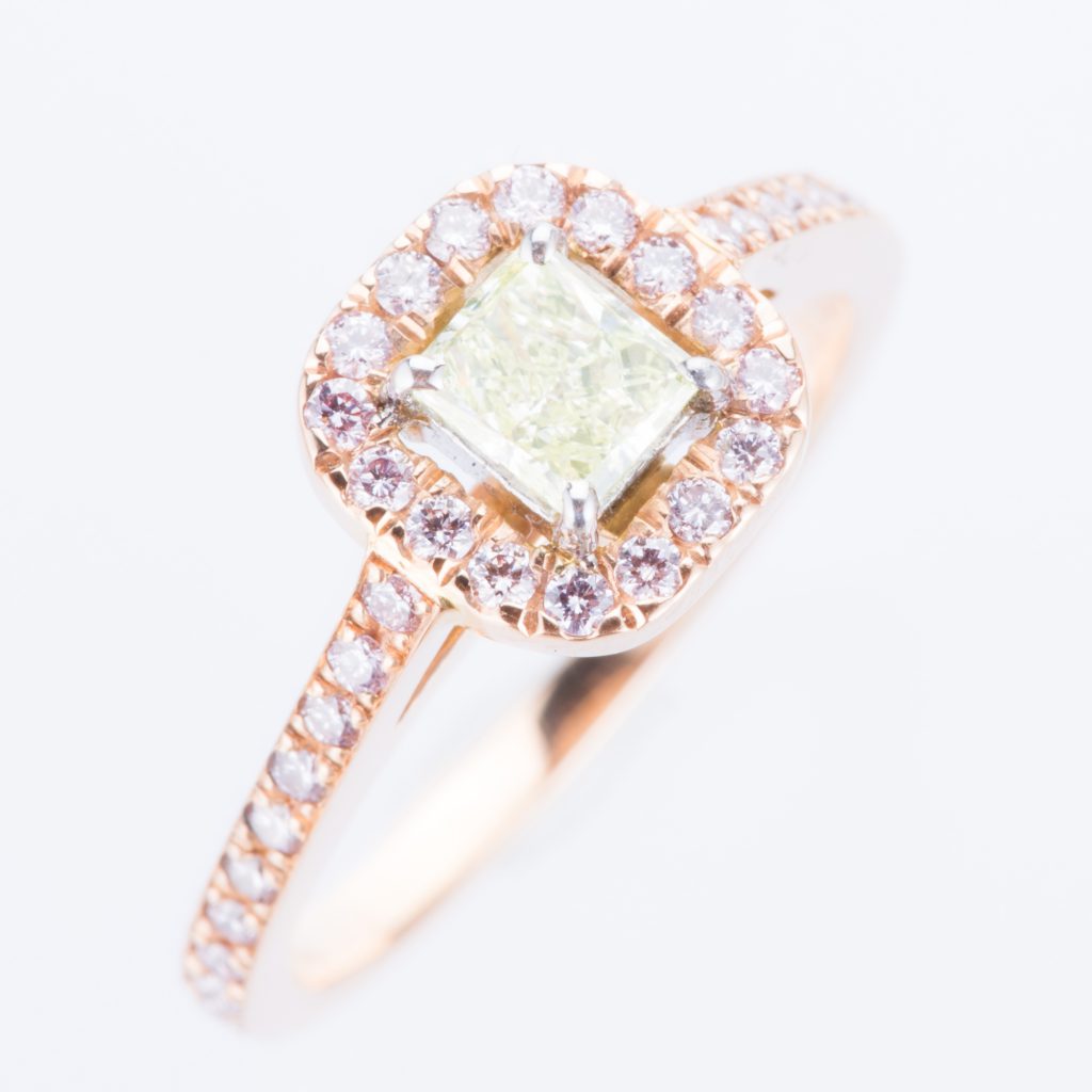 グリーンイエロー×ピンクのダイヤモンドリング　ピンクゴールド
