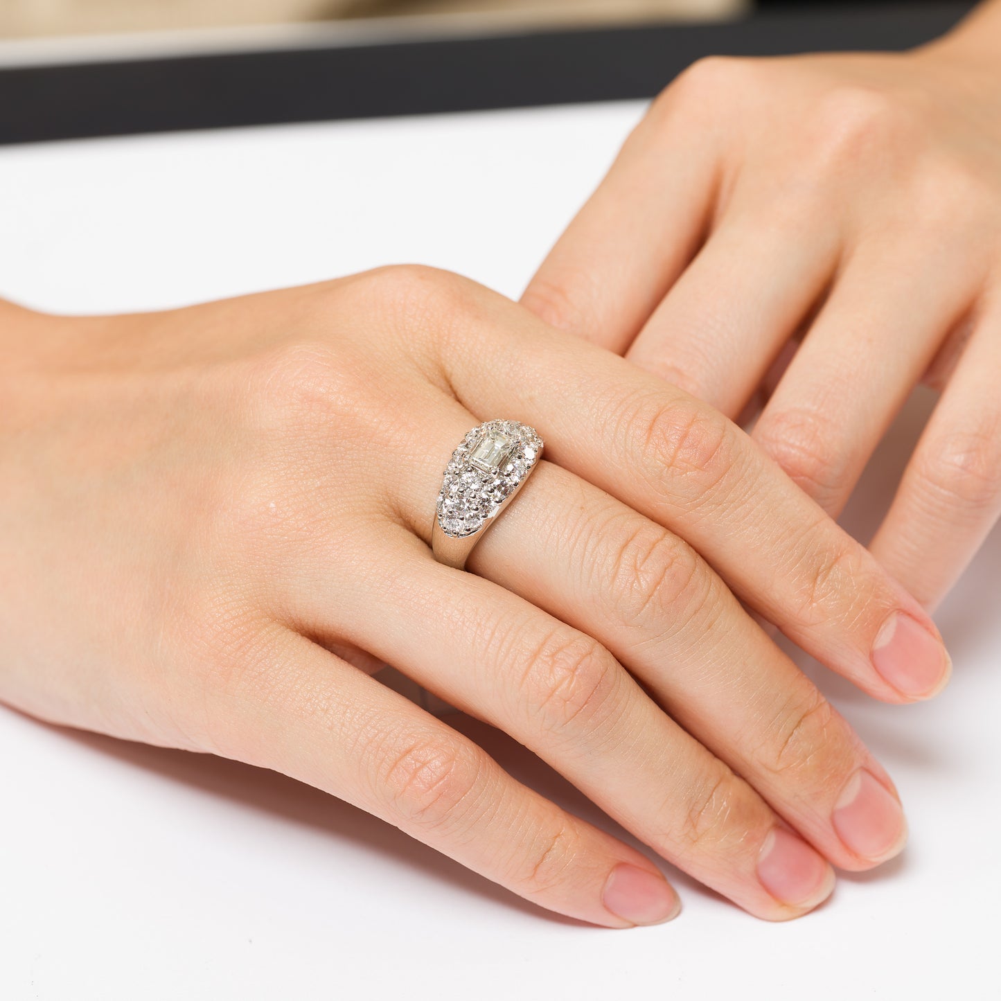 合計2.42ct エメラルドカットダイヤモンド　パヴェ プラチナリング 2.42twct (D: 0.80ct D: 1.62ct) Pt900 GIA