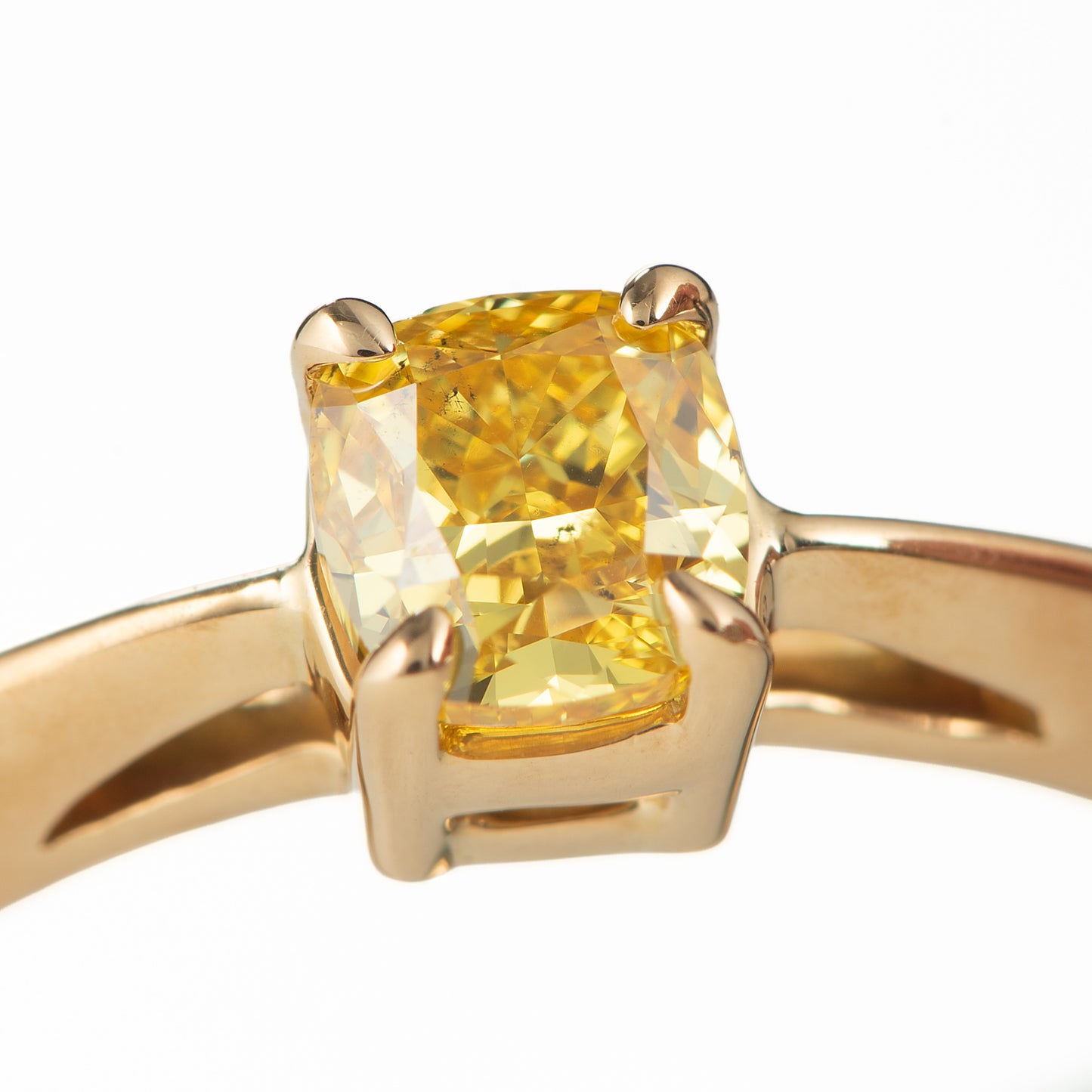 0.50ct ジミーイエローダイヤモンド ファンシービビッドイエローダイヤモンドリング 0.50ct SI1 GIA Zimmi yellow Fancy vivid yellow diamonds