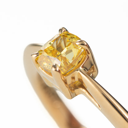 0.50ct ジミーイエローダイヤモンド ファンシービビッドイエローダイヤモンドリング 0.50ct SI1 GIA Zimmi yellow Fancy vivid yellow diamonds
