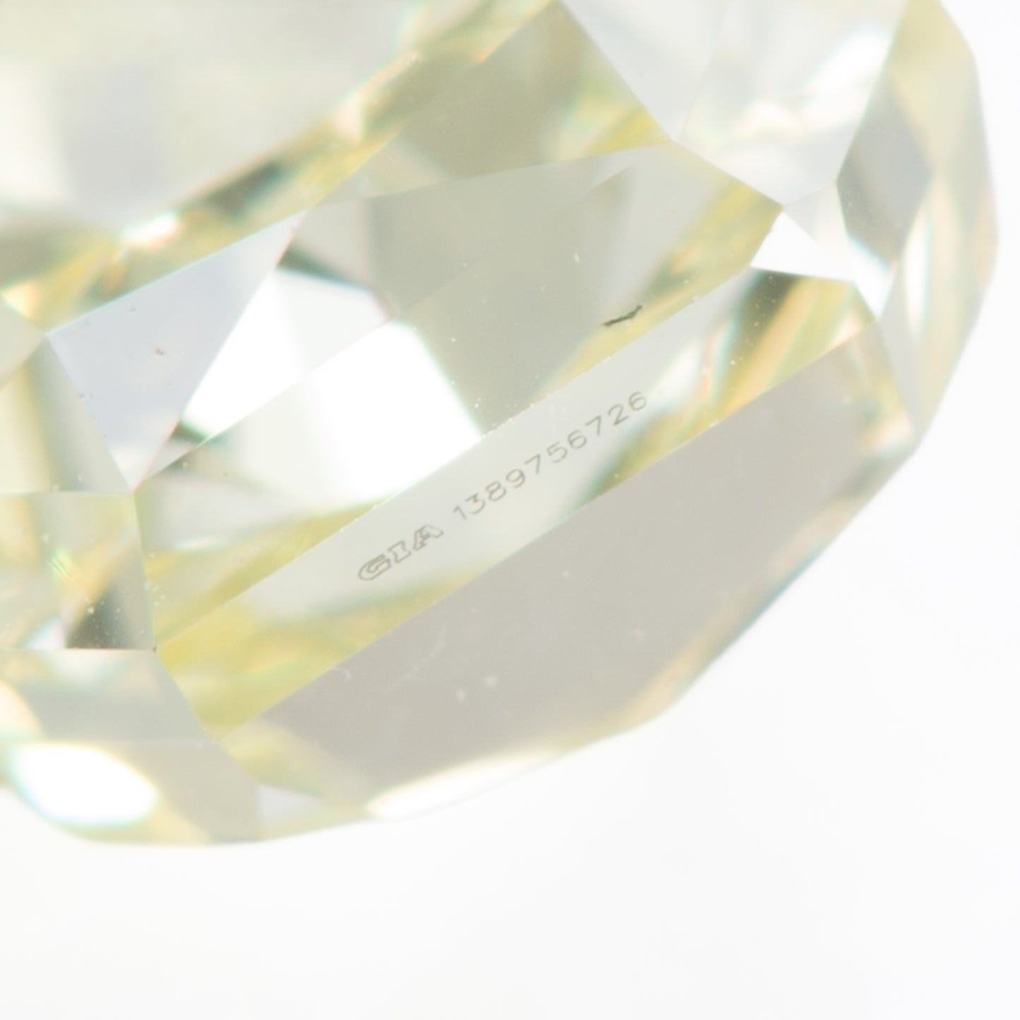 0.66ct, ファンシーインテンスイエローダイヤモンドラディアンカット Fancy Intense Yellow, SI2, GIA