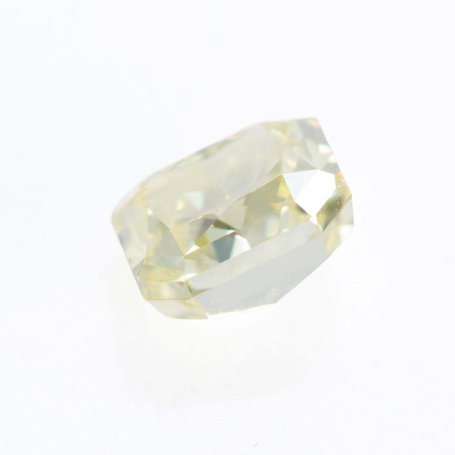 0.66ct, ファンシーインテンスイエローダイヤモンドラディアンカット Fancy Intense Yellow, SI2, GIA