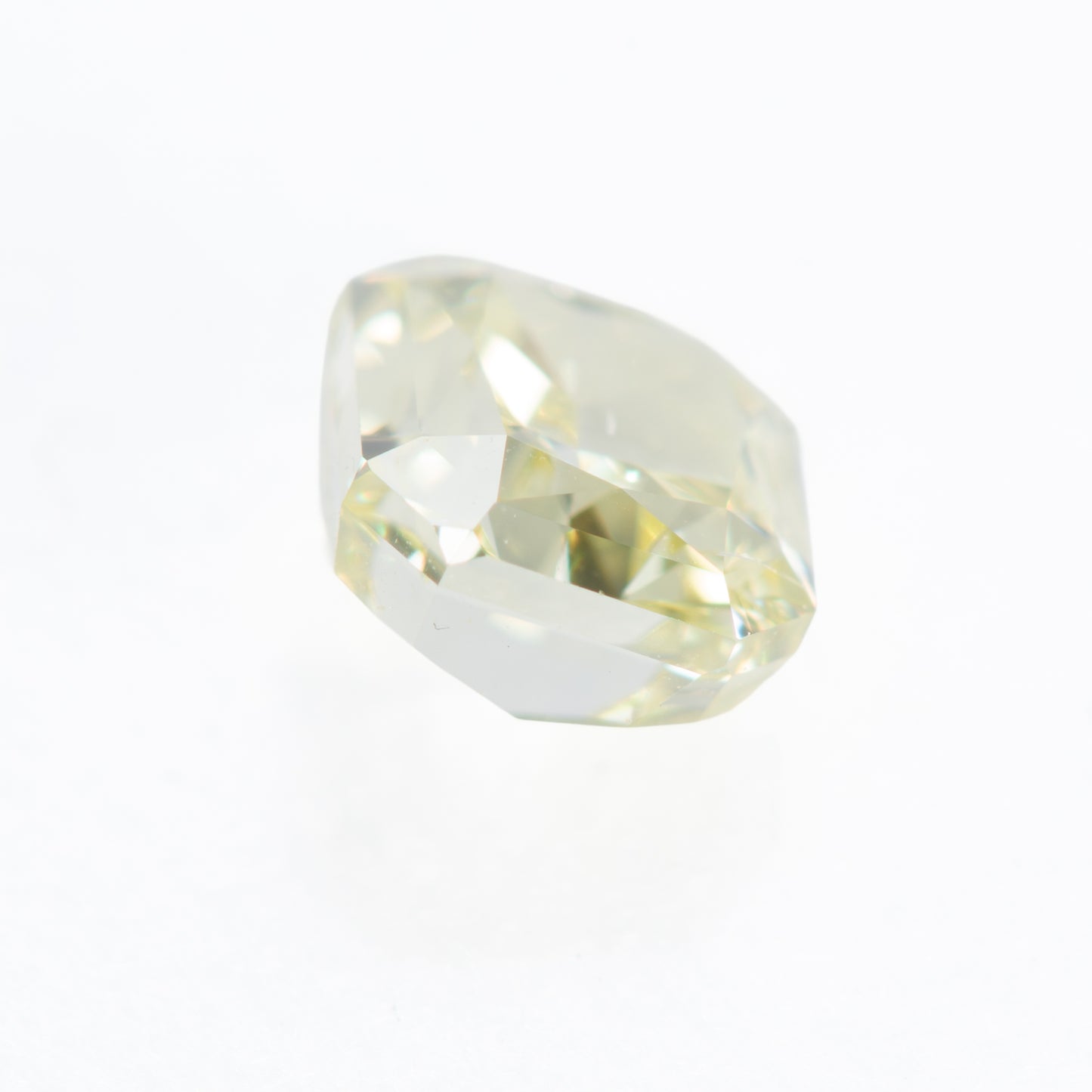 0.66ct, ファンシーインテンスイエローダイヤモンドラディアンカット Fancy Intense Yellow, SI2, GIA
