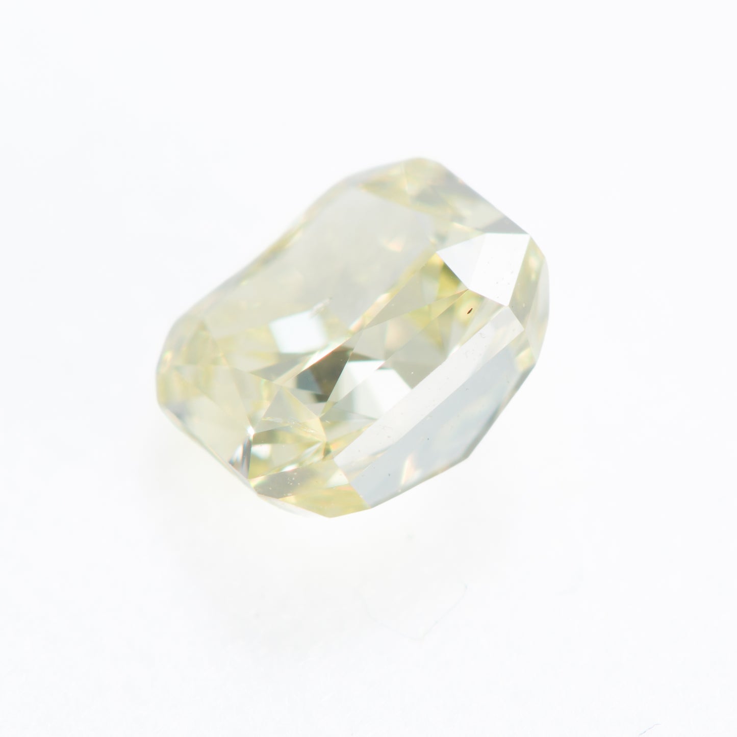 0.66ct, ファンシーインテンスイエローダイヤモンドラディアンカット Fancy Intense Yellow, SI2, GIA