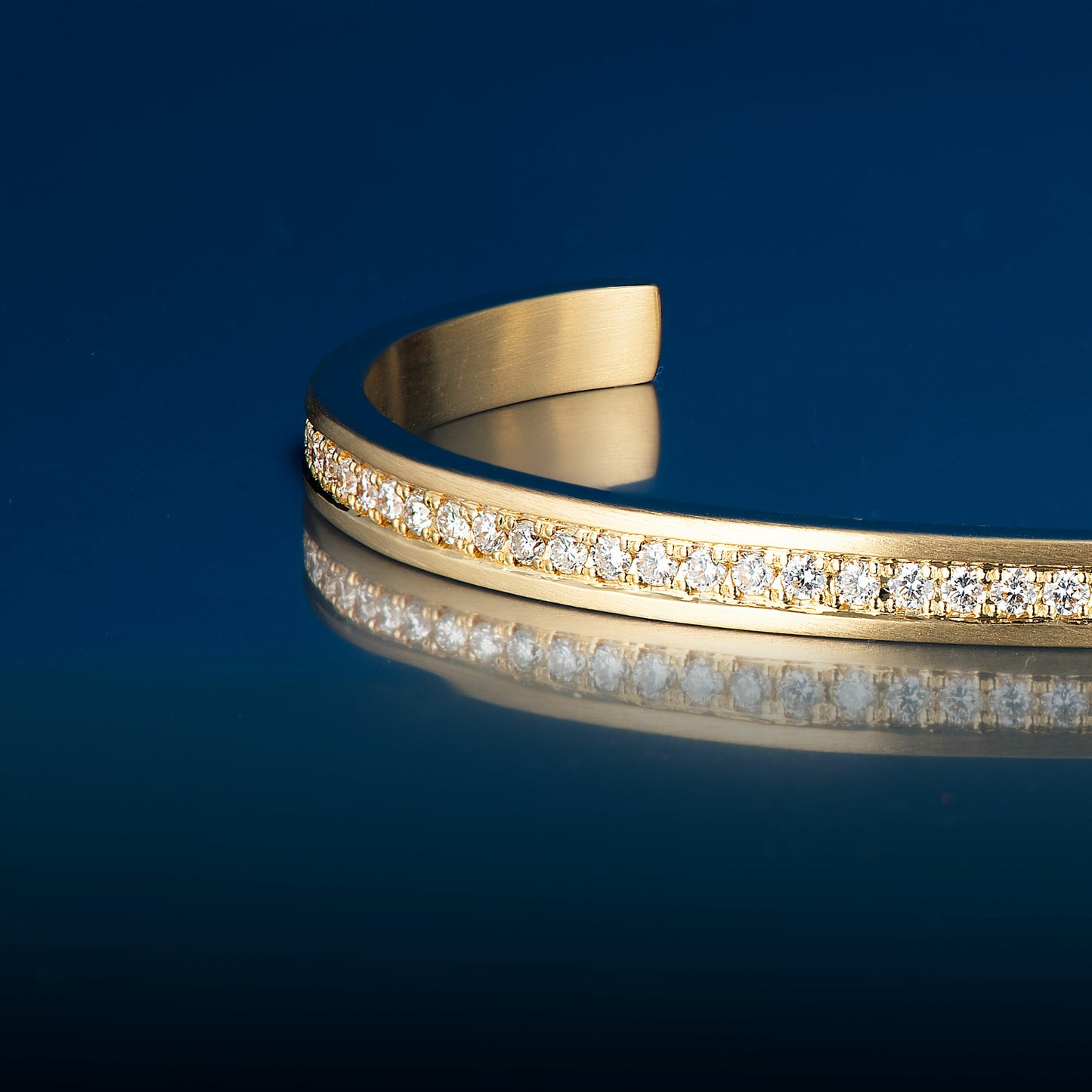 1.90ct イエローゴールド製ダイヤモンドバングル (D: 1.90ct K18YG)