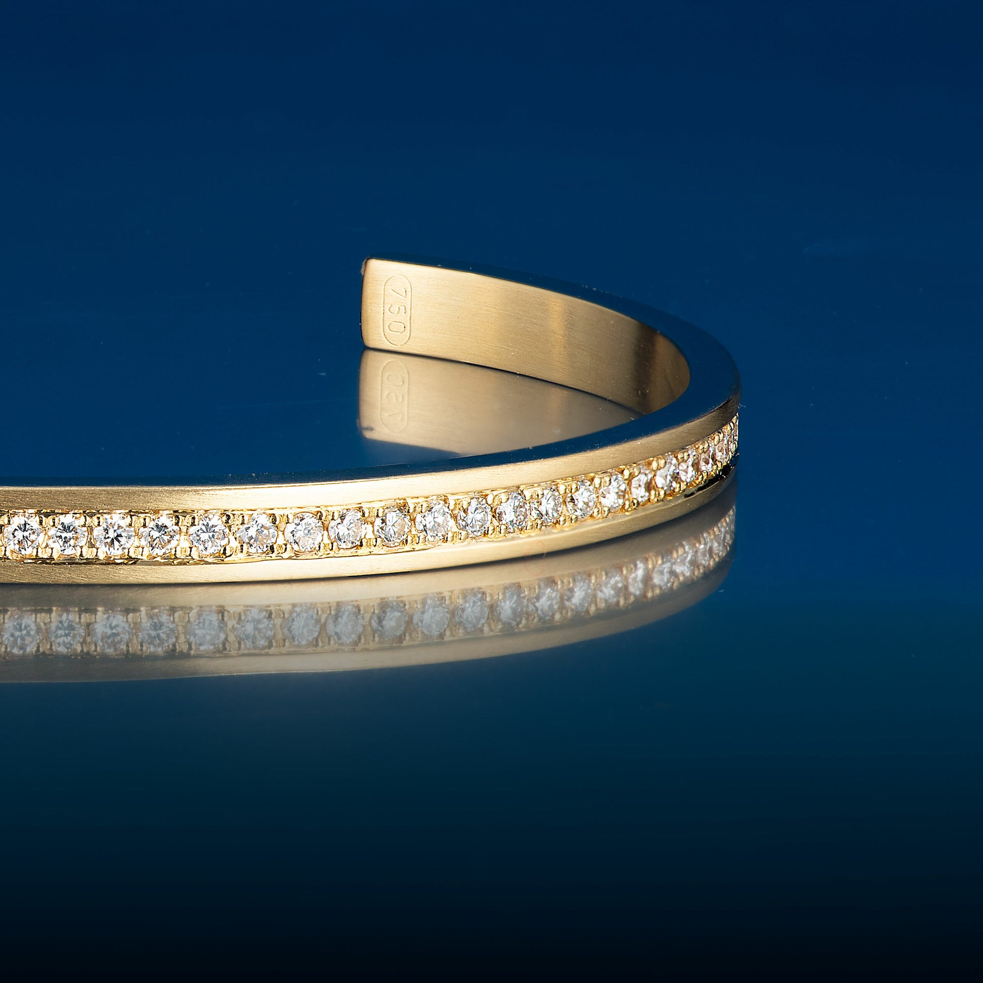 1.90ct イエローゴールド製ダイヤモンドバングル (D: 1.90ct K18YG)